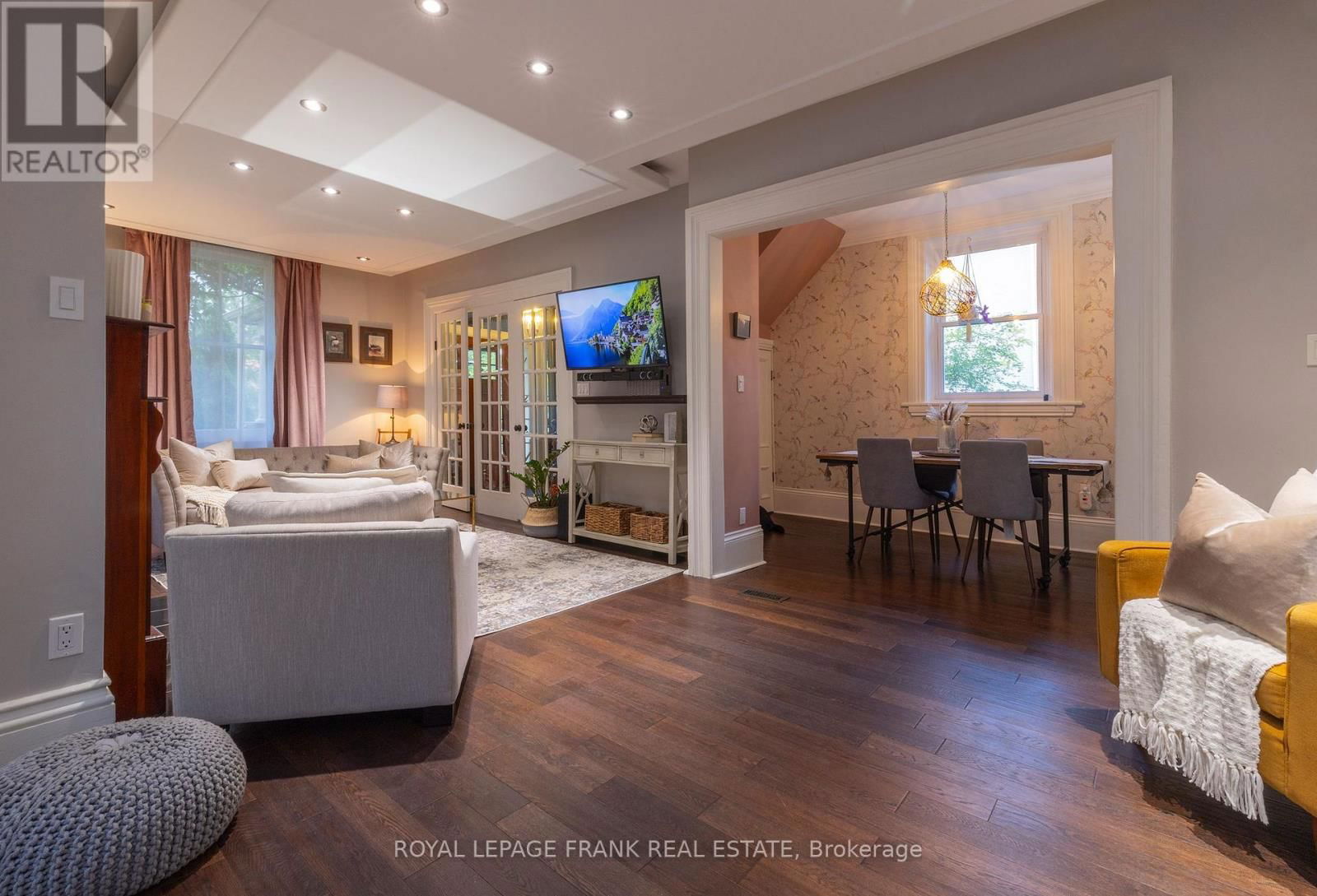 454 WELLER STREET Image 13
