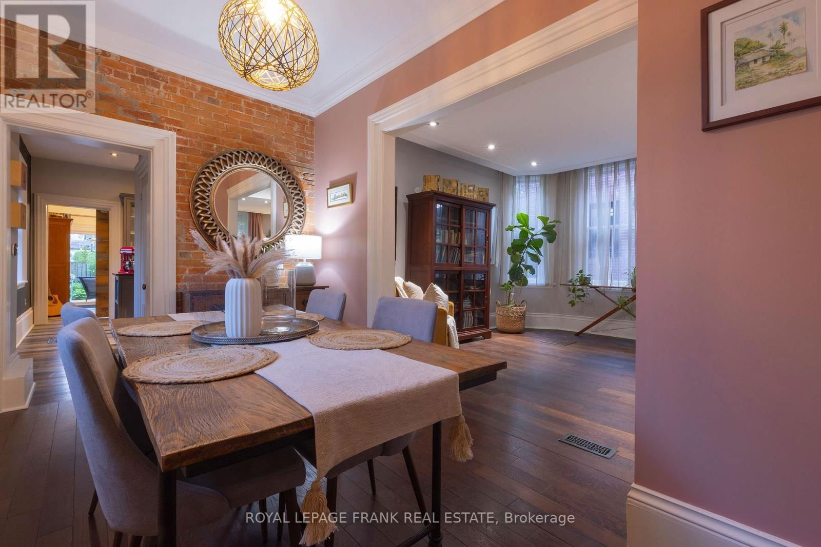 454 WELLER STREET Image 15