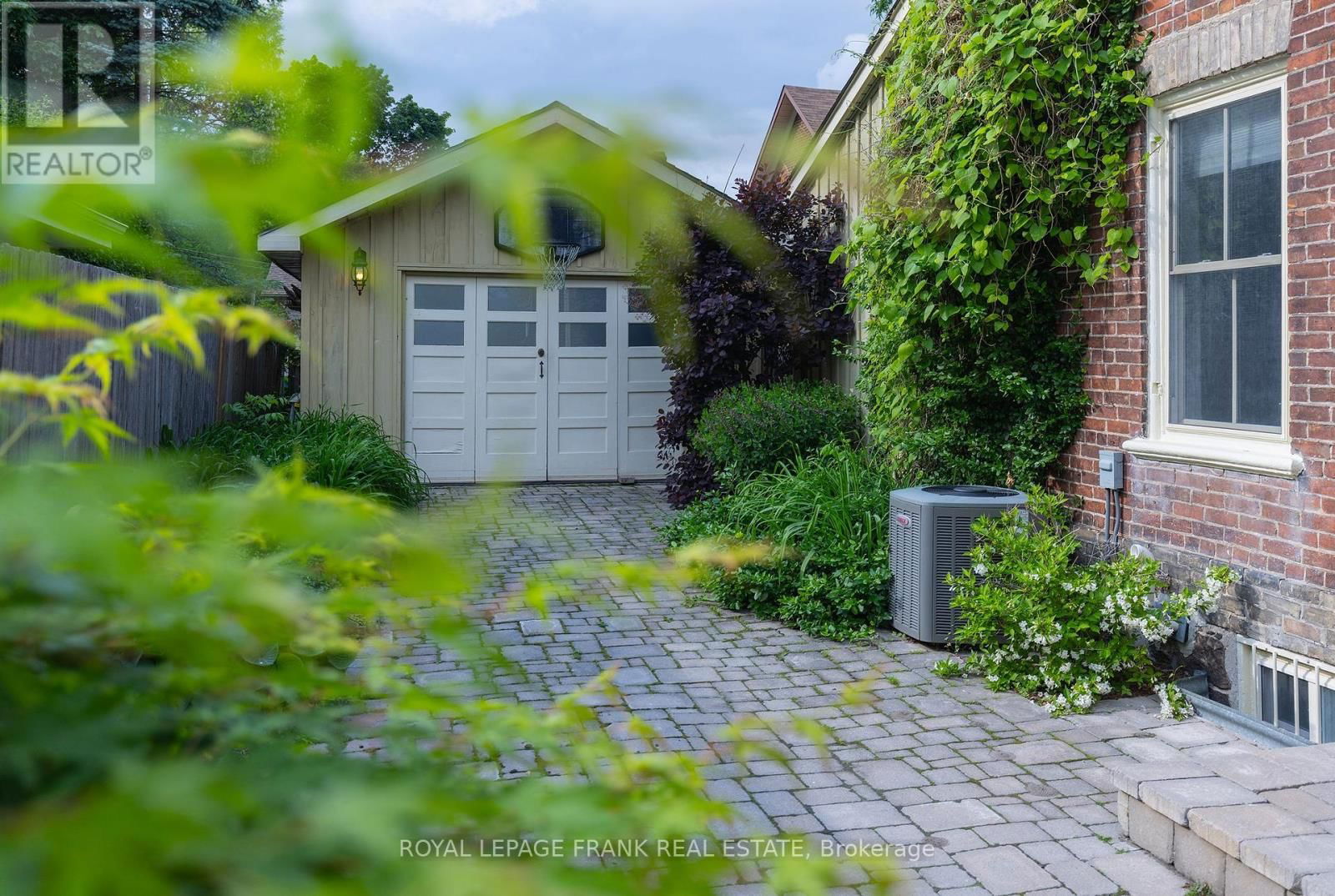 454 WELLER STREET Image 2