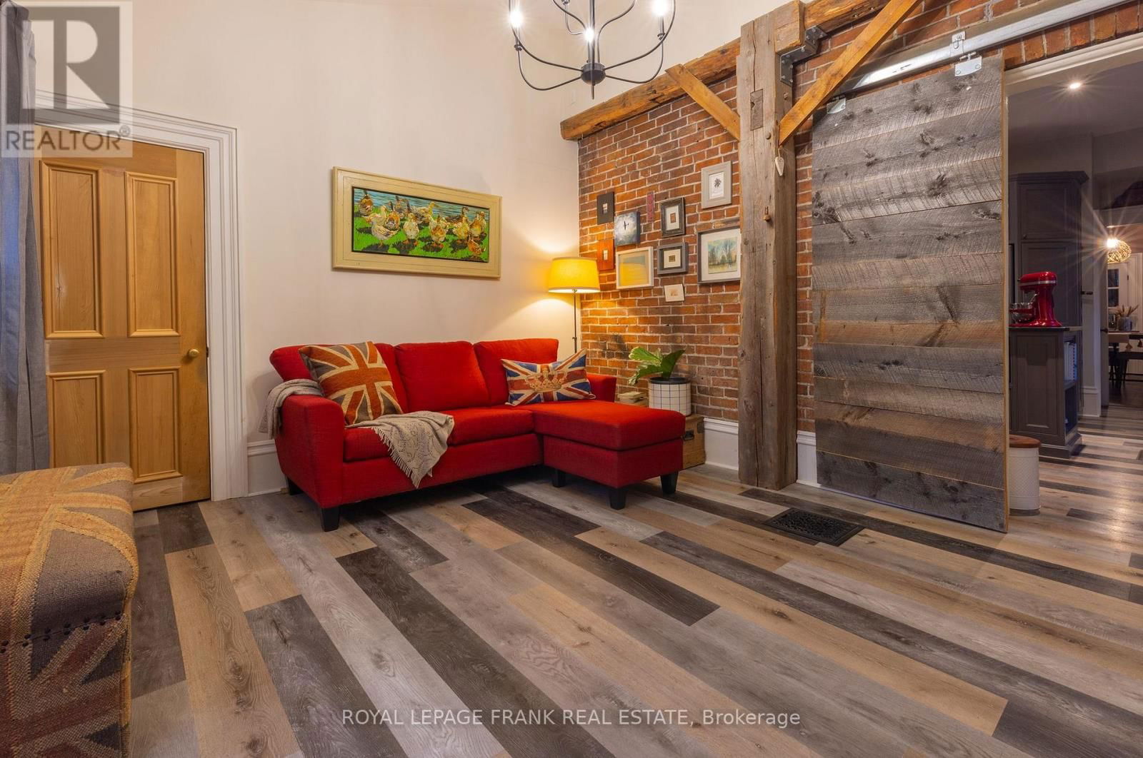 454 WELLER STREET Image 20