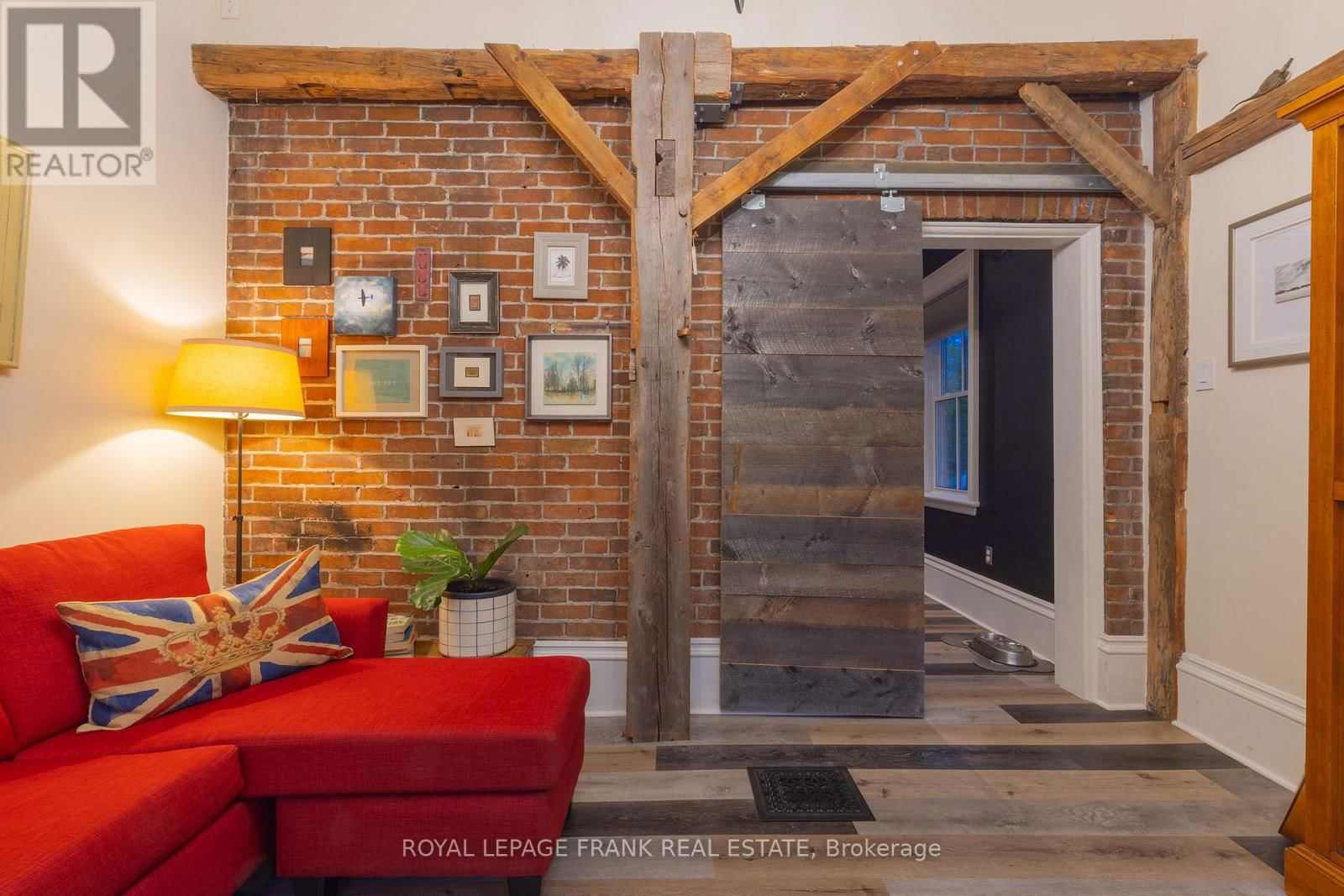 454 WELLER STREET Image 21