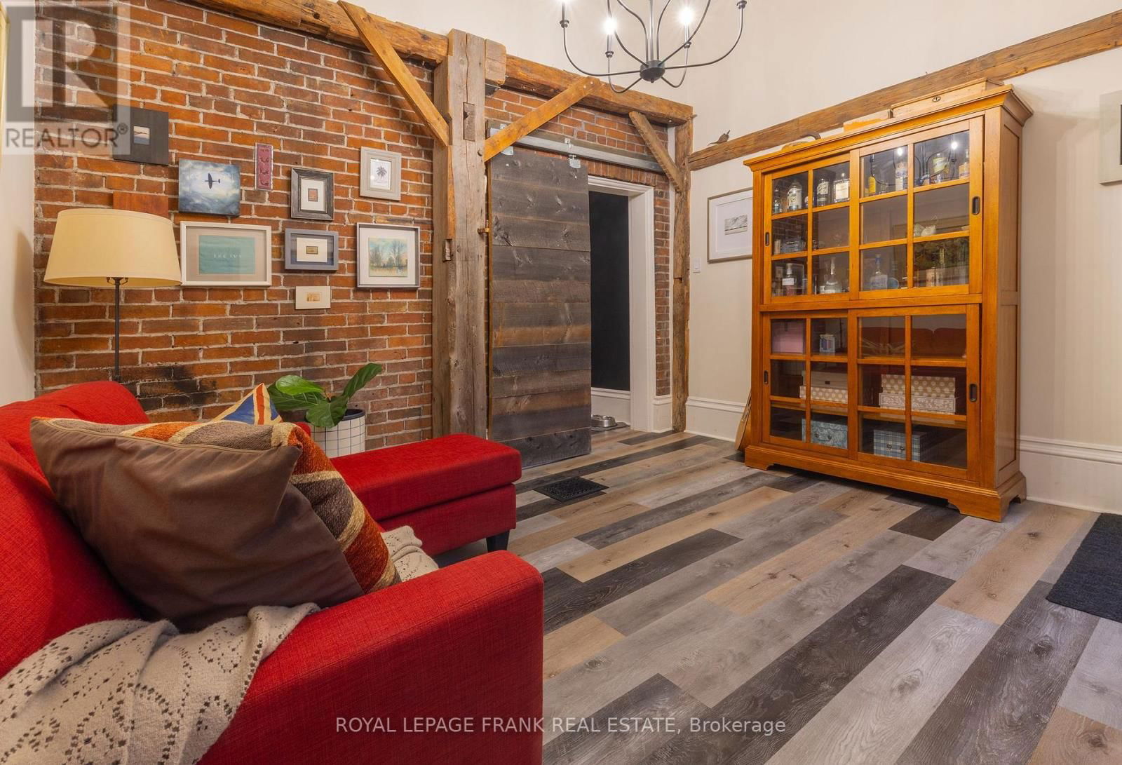 454 WELLER STREET Image 22