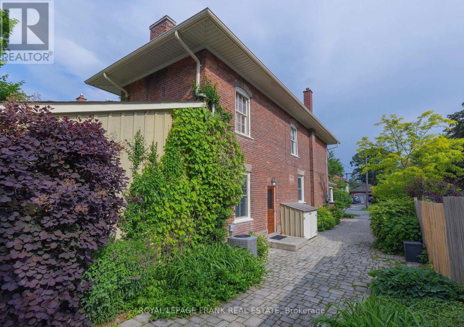 454 WELLER STREET Image 3