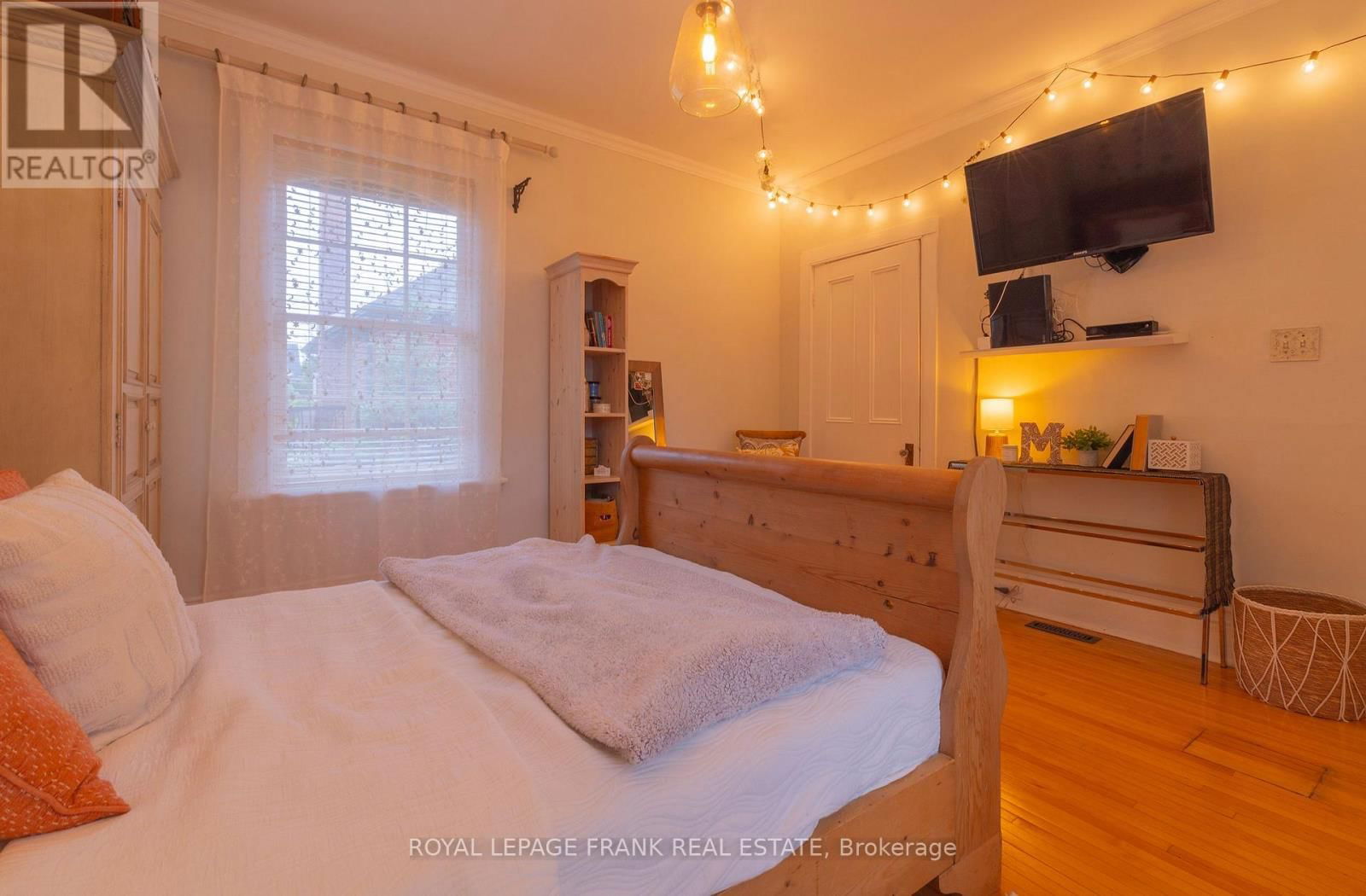 454 WELLER STREET Image 31