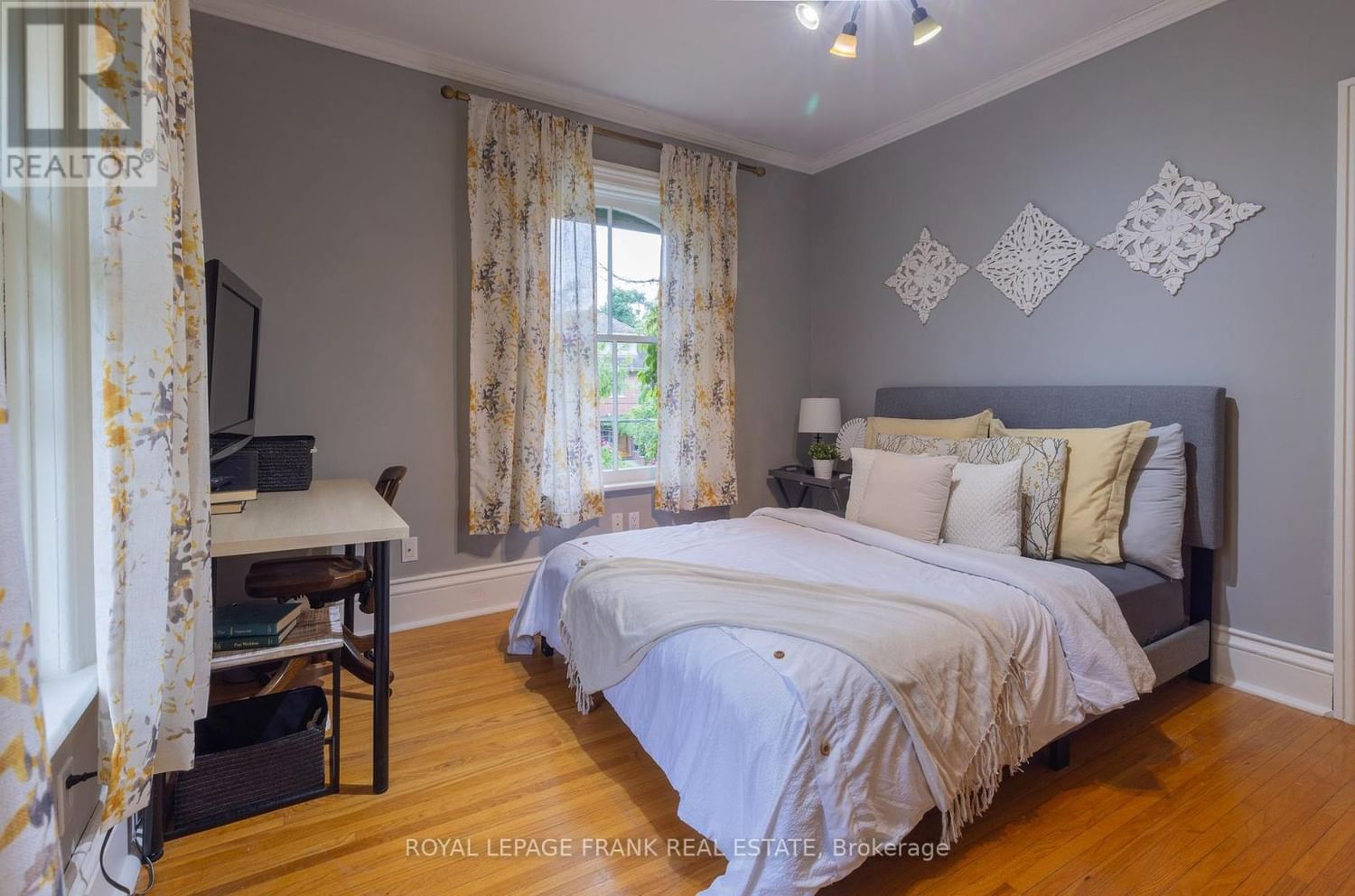 454 WELLER STREET Image 34