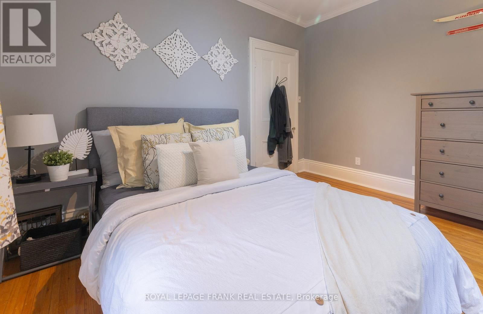 454 WELLER STREET Image 35