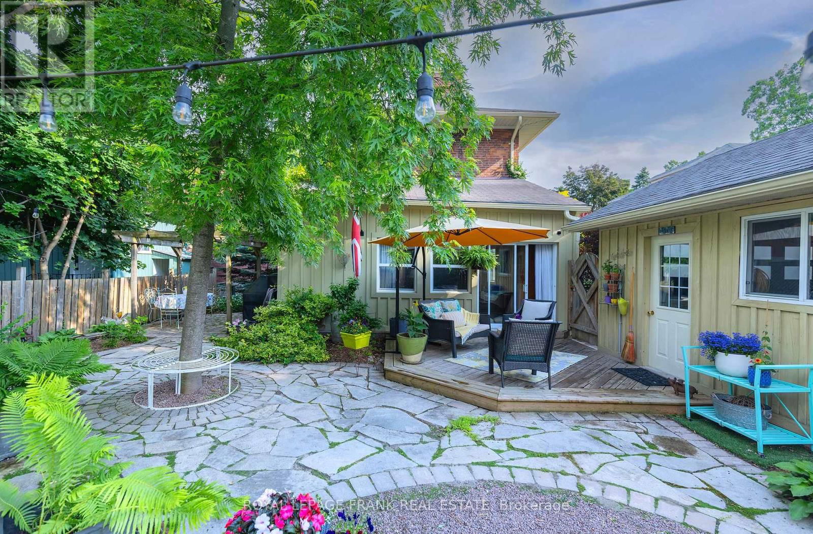 454 WELLER STREET Image 40