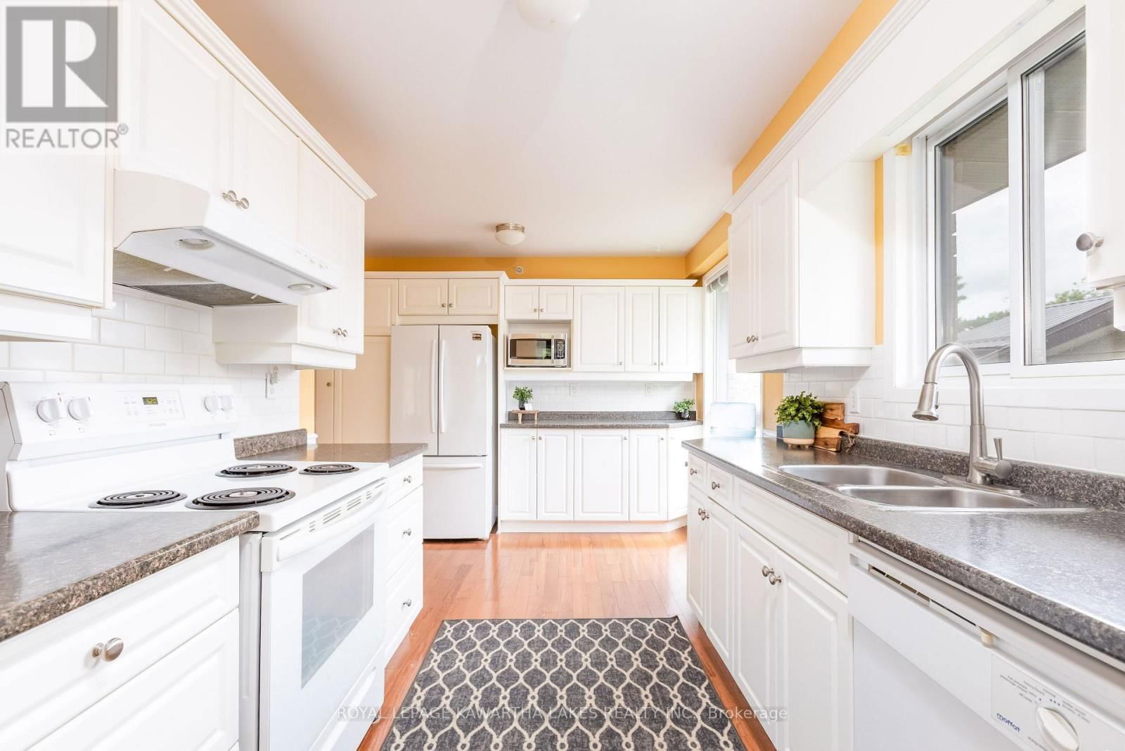 12 HILLSIDE DRIVE Image 11