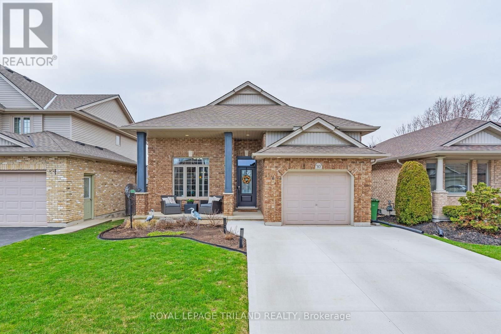 30 HAGERMAN CRESCENT Image 1