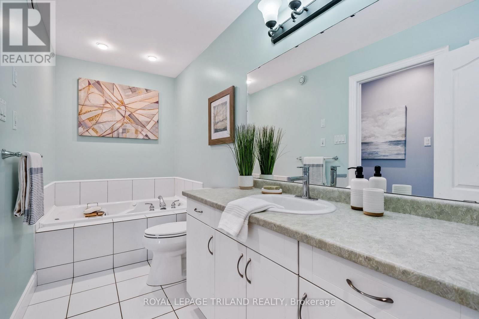 30 HAGERMAN CRESCENT Image 27