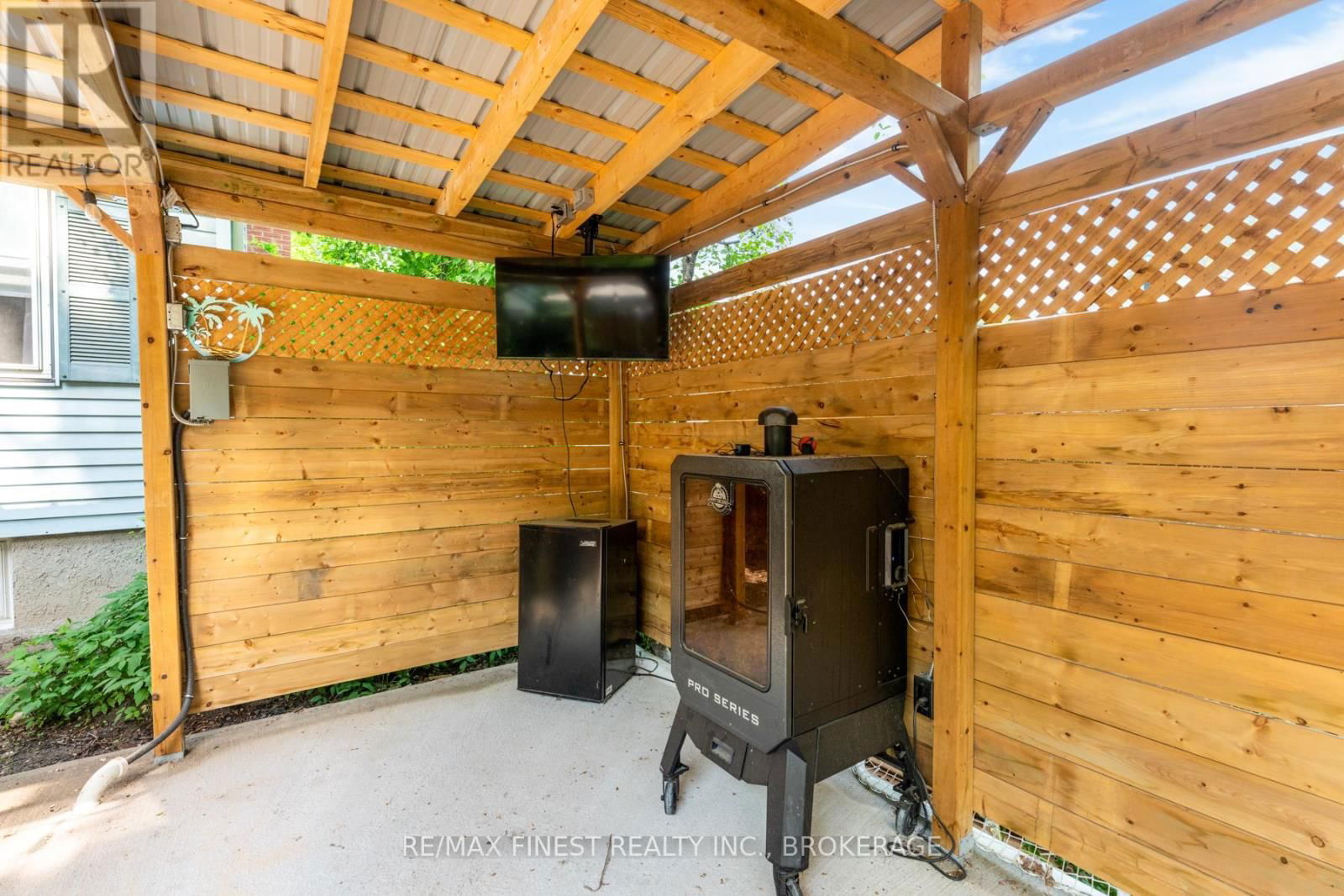 615 PORTSMOUTH AVENUE Image 35