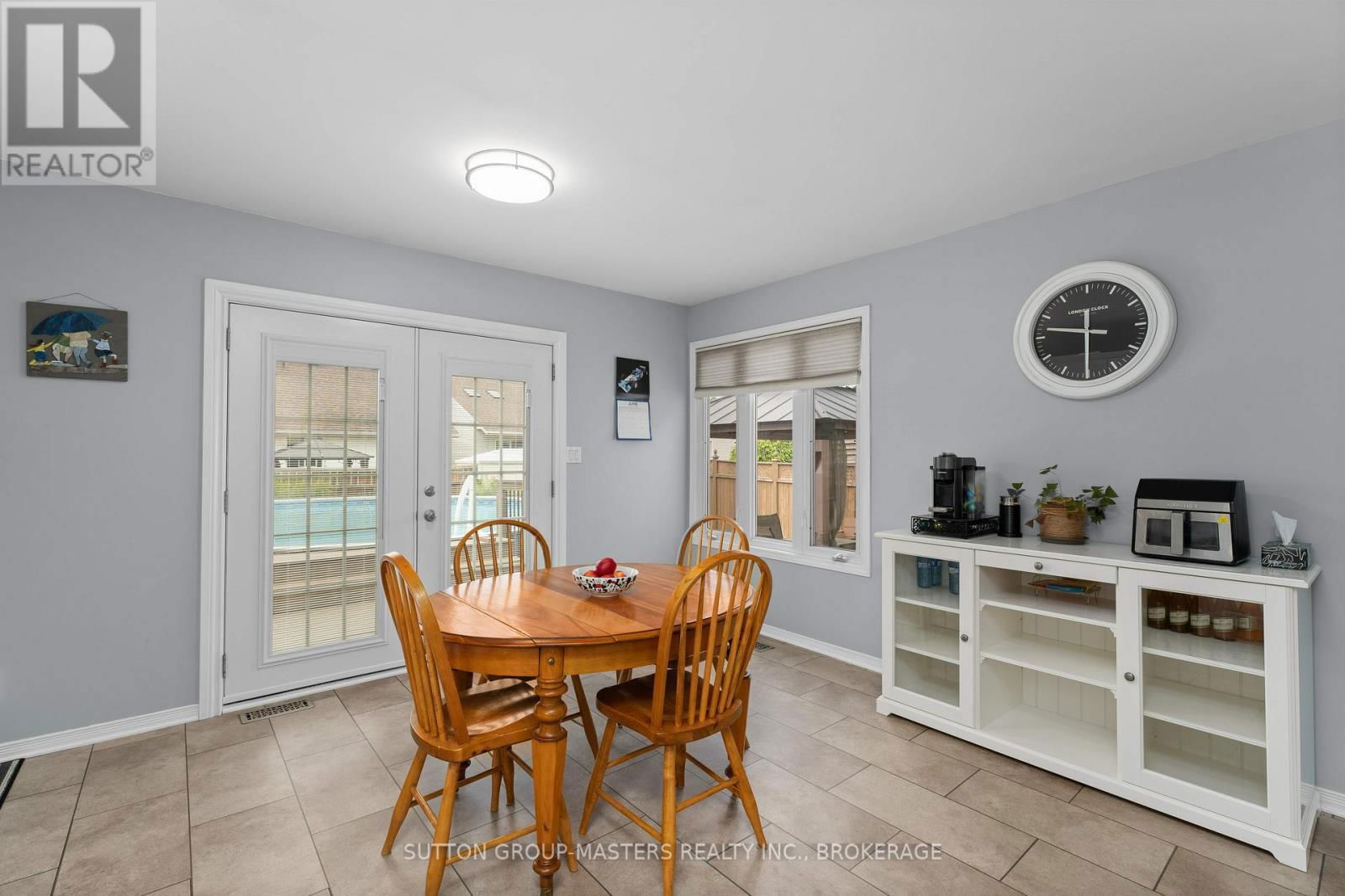 916 RAINBOW CRESCENT Image 11