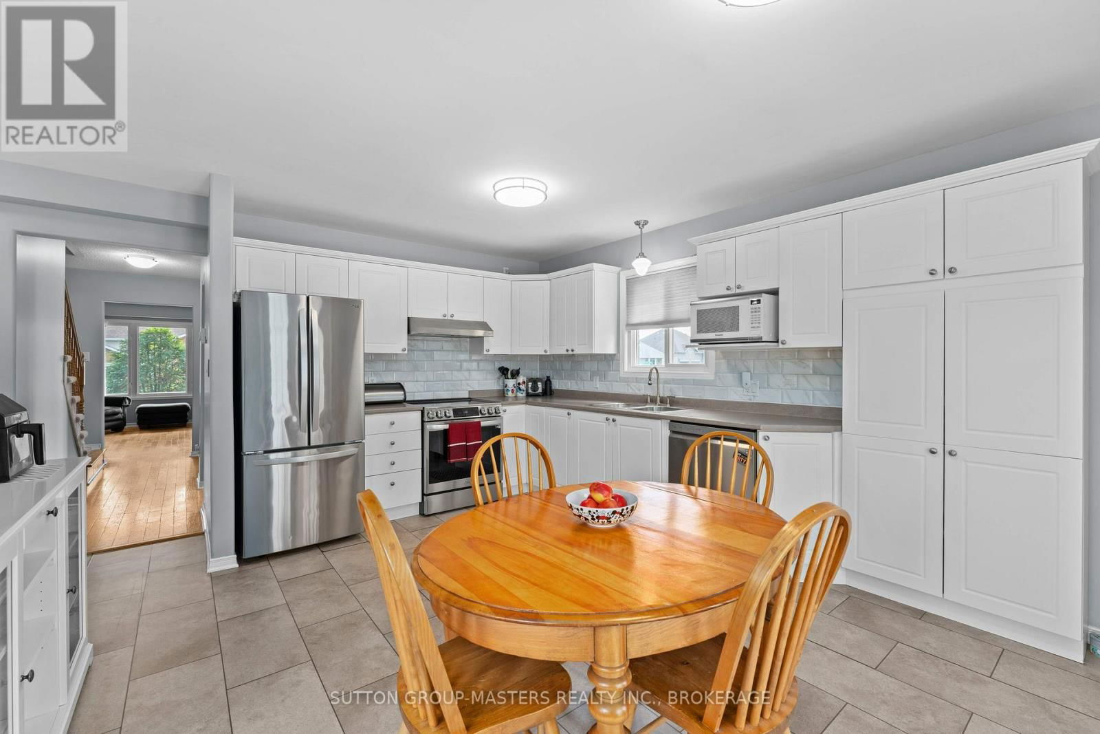916 RAINBOW CRESCENT Image 13