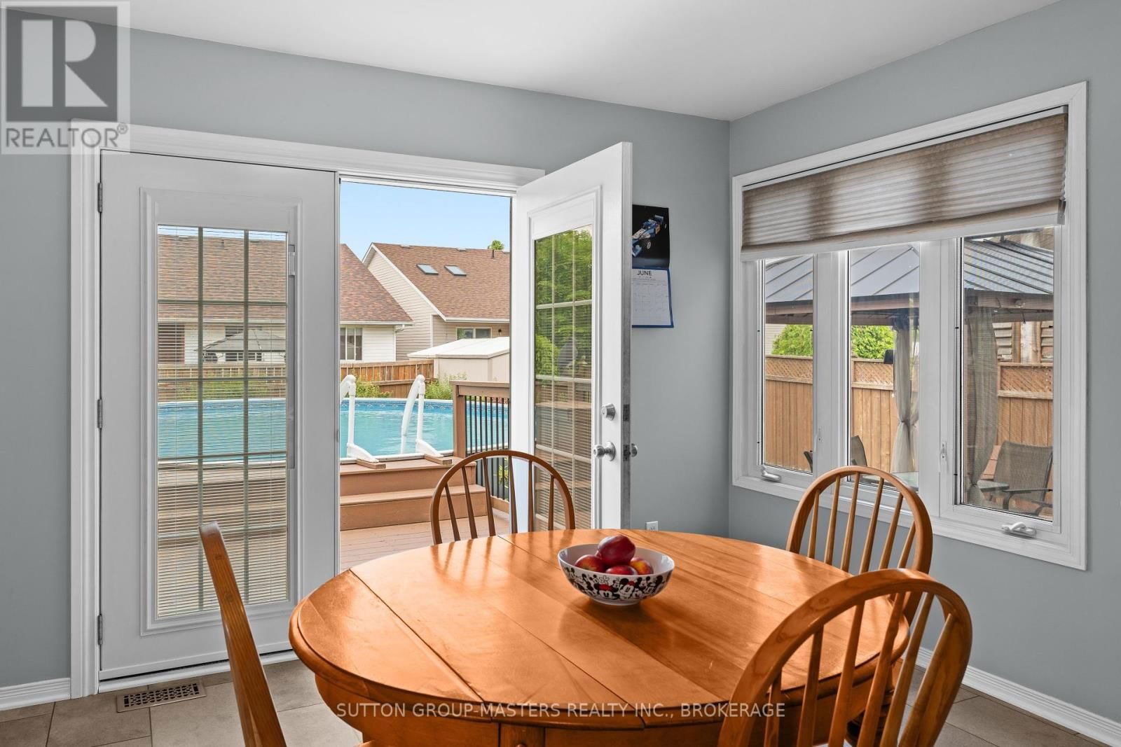 916 RAINBOW CRESCENT Image 15