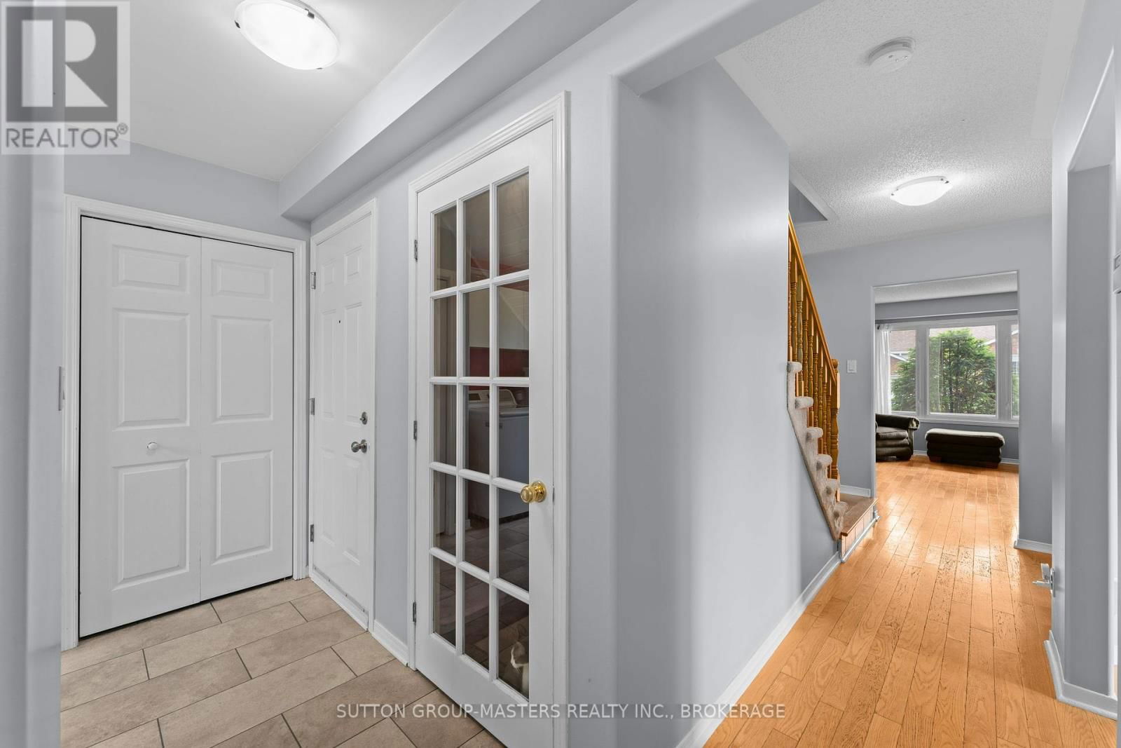 916 RAINBOW CRESCENT Image 16