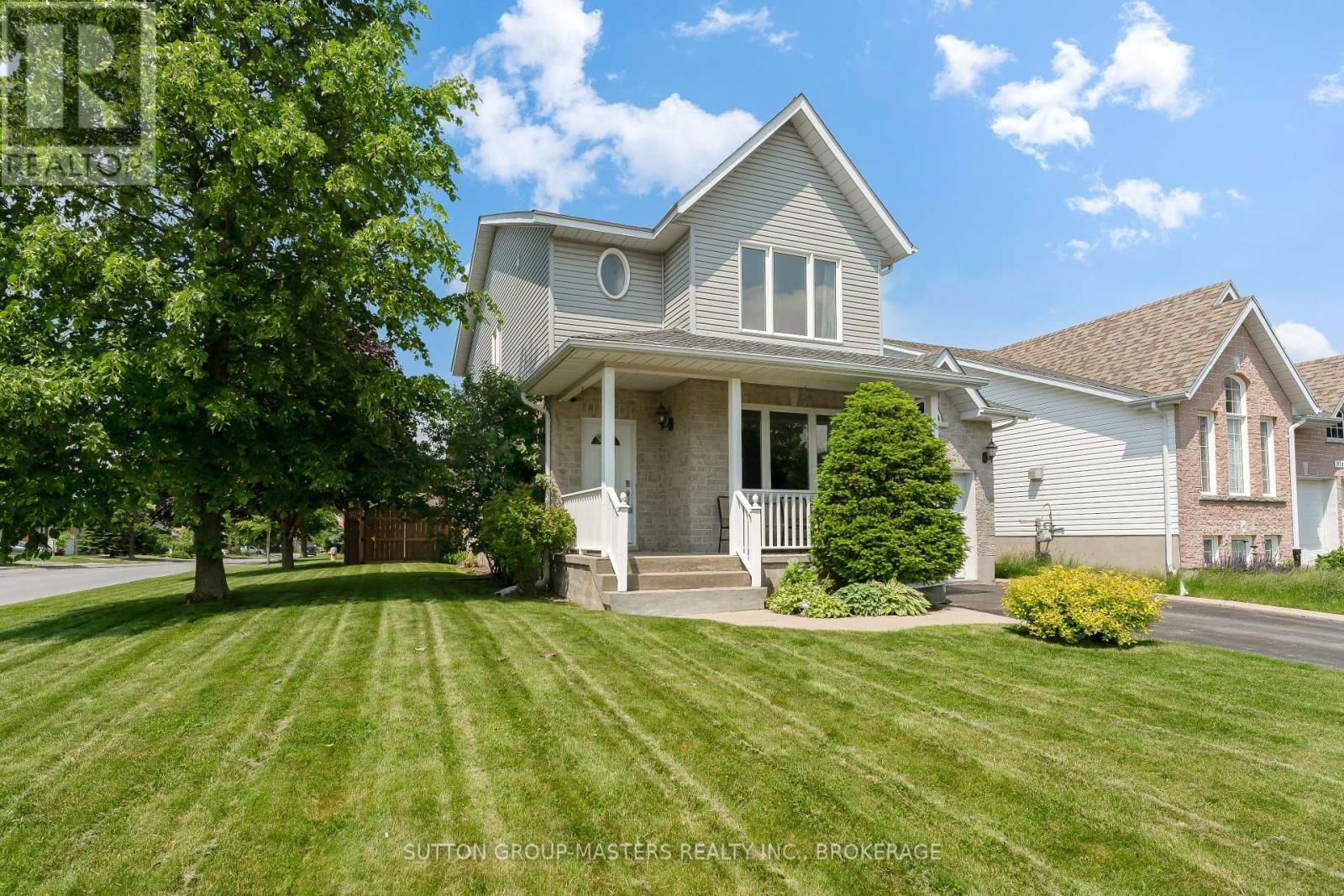 916 RAINBOW CRESCENT Image 2