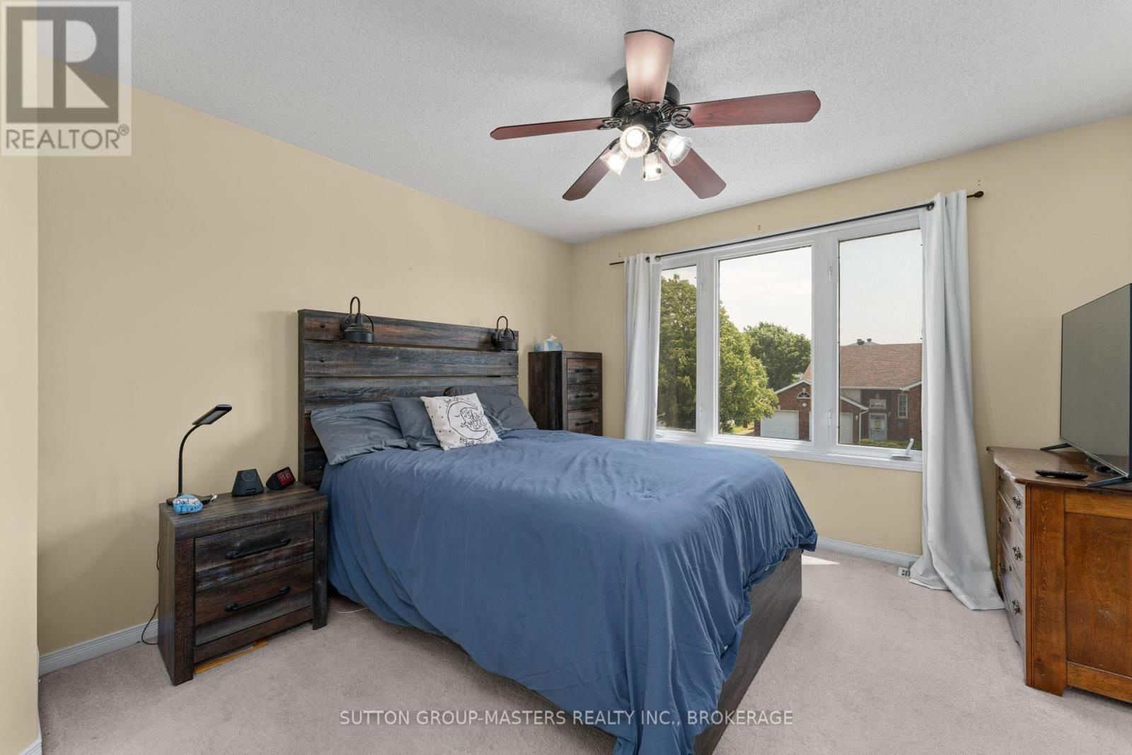916 RAINBOW CRESCENT Image 22