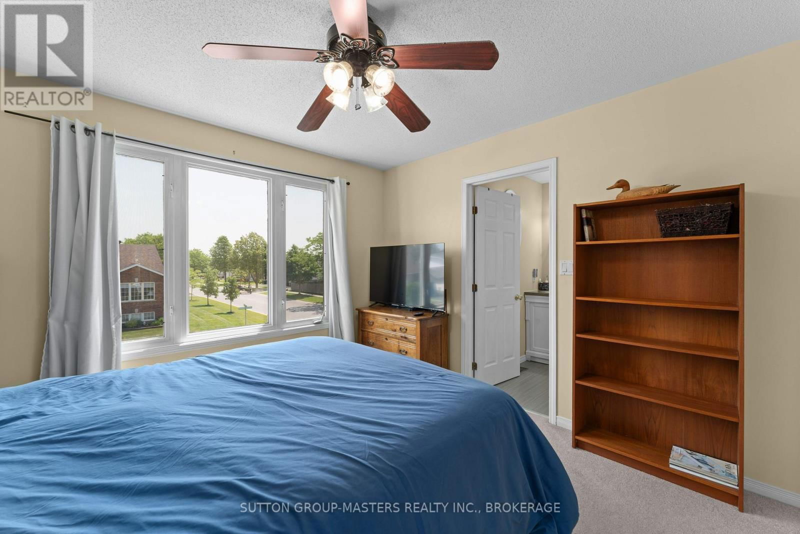 916 RAINBOW CRESCENT Image 24