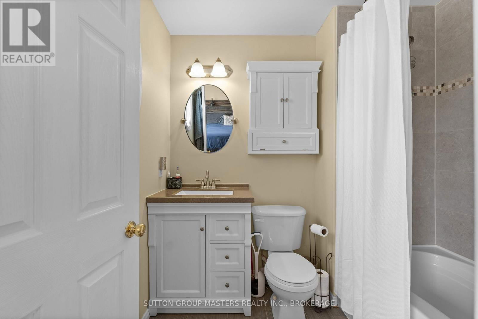 916 RAINBOW CRESCENT Image 25