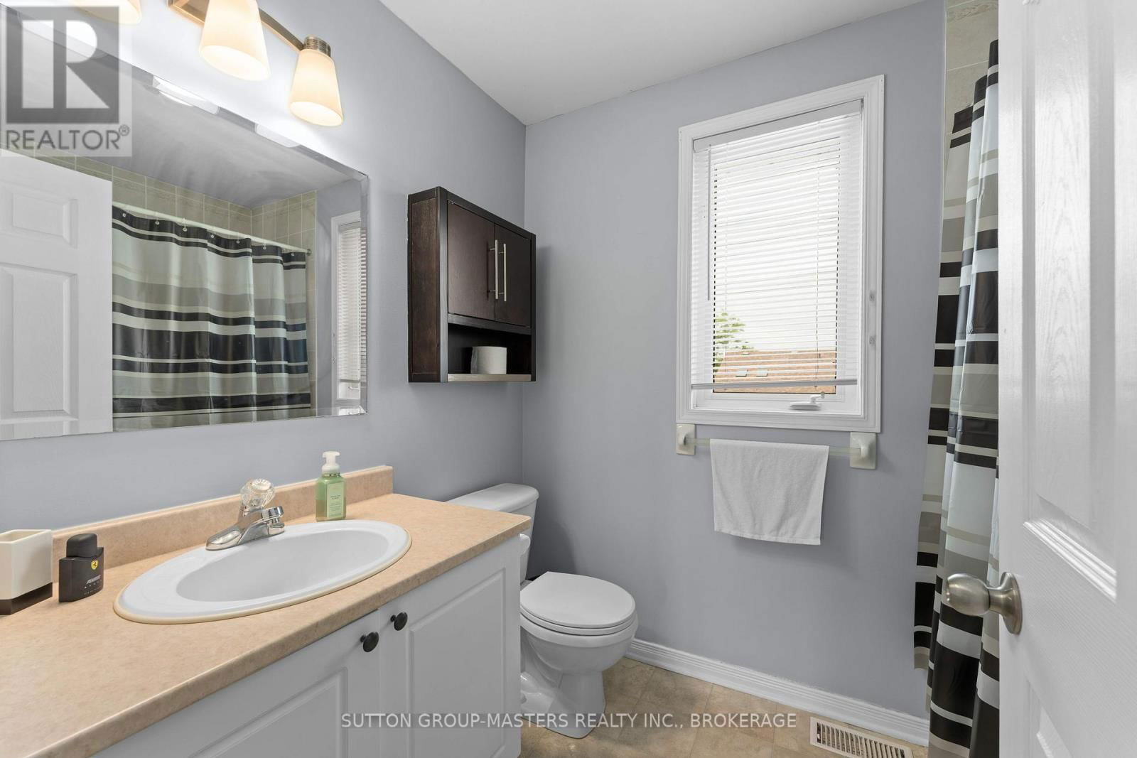 916 RAINBOW CRESCENT Image 28