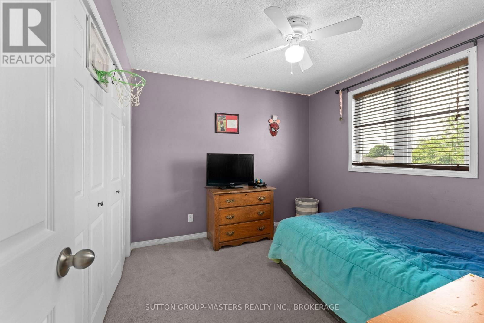 916 RAINBOW CRESCENT Image 29