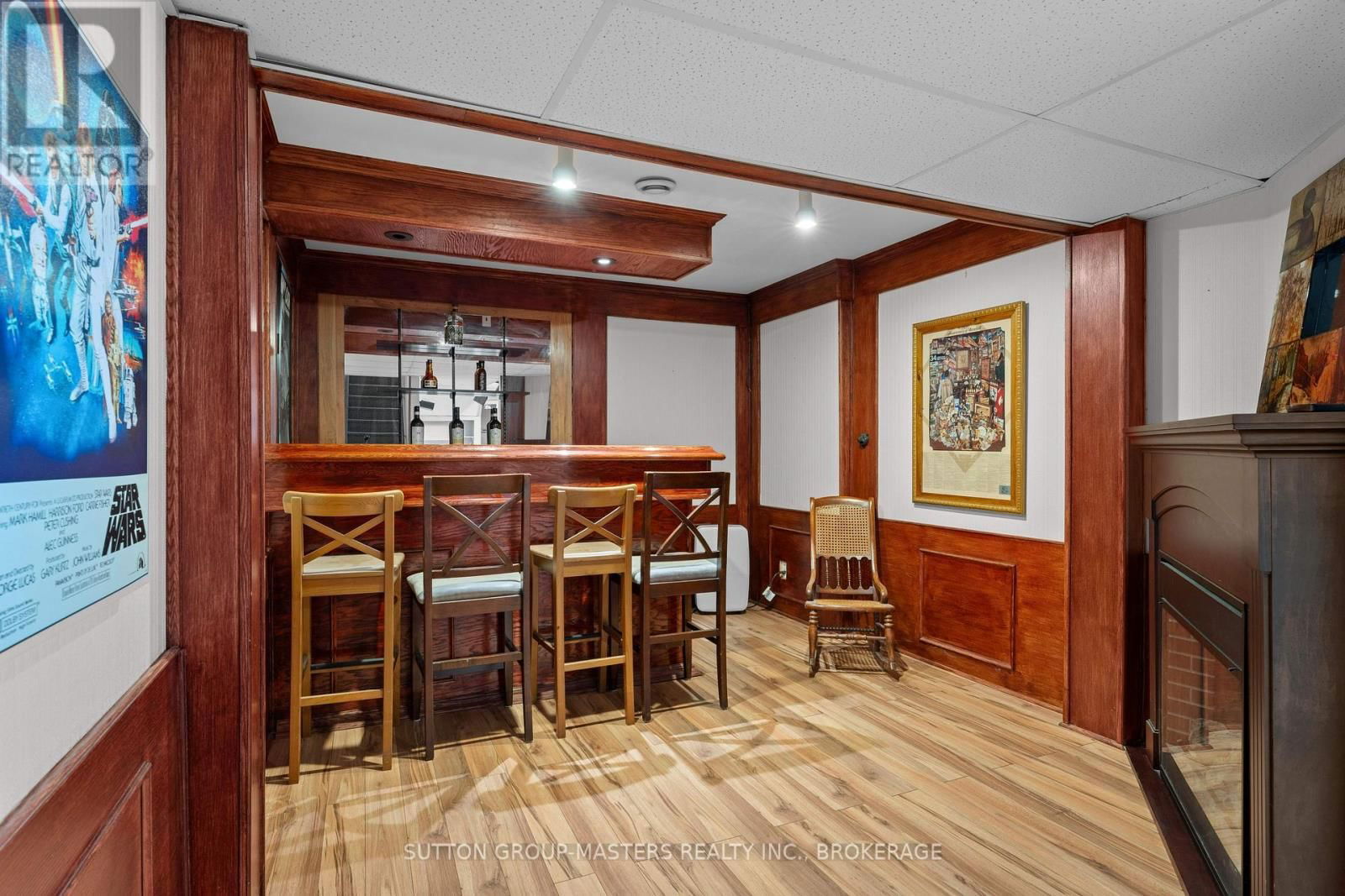 916 RAINBOW CRESCENT Image 31