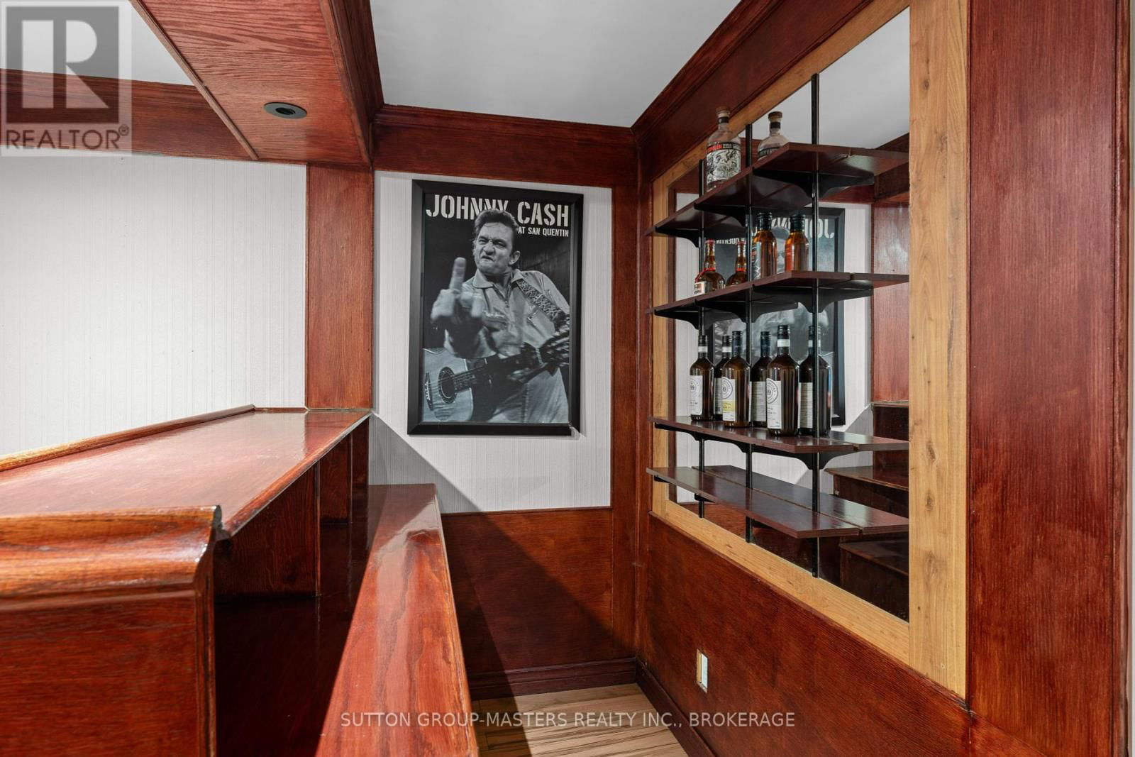 916 RAINBOW CRESCENT Image 32