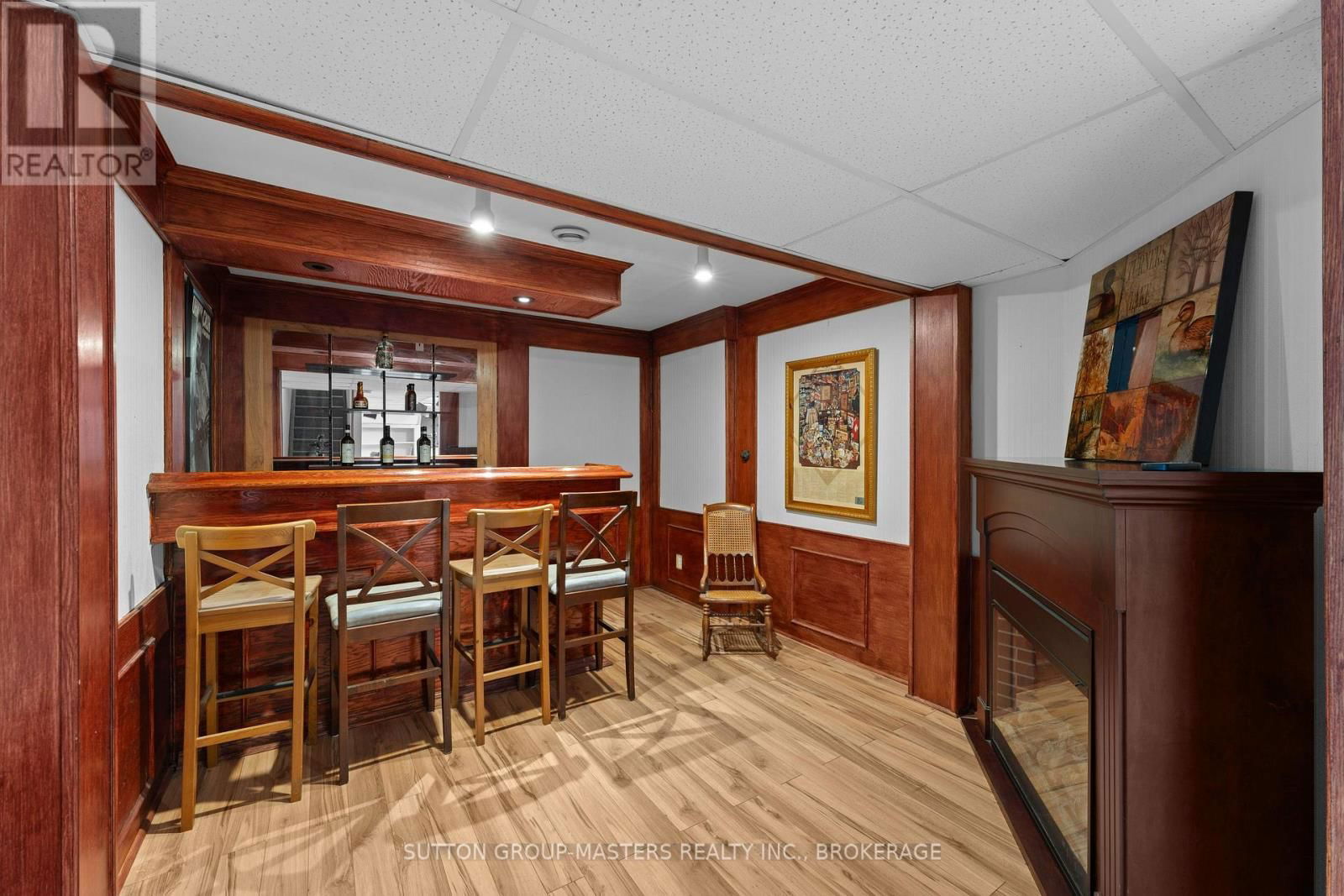 916 RAINBOW CRESCENT Image 34