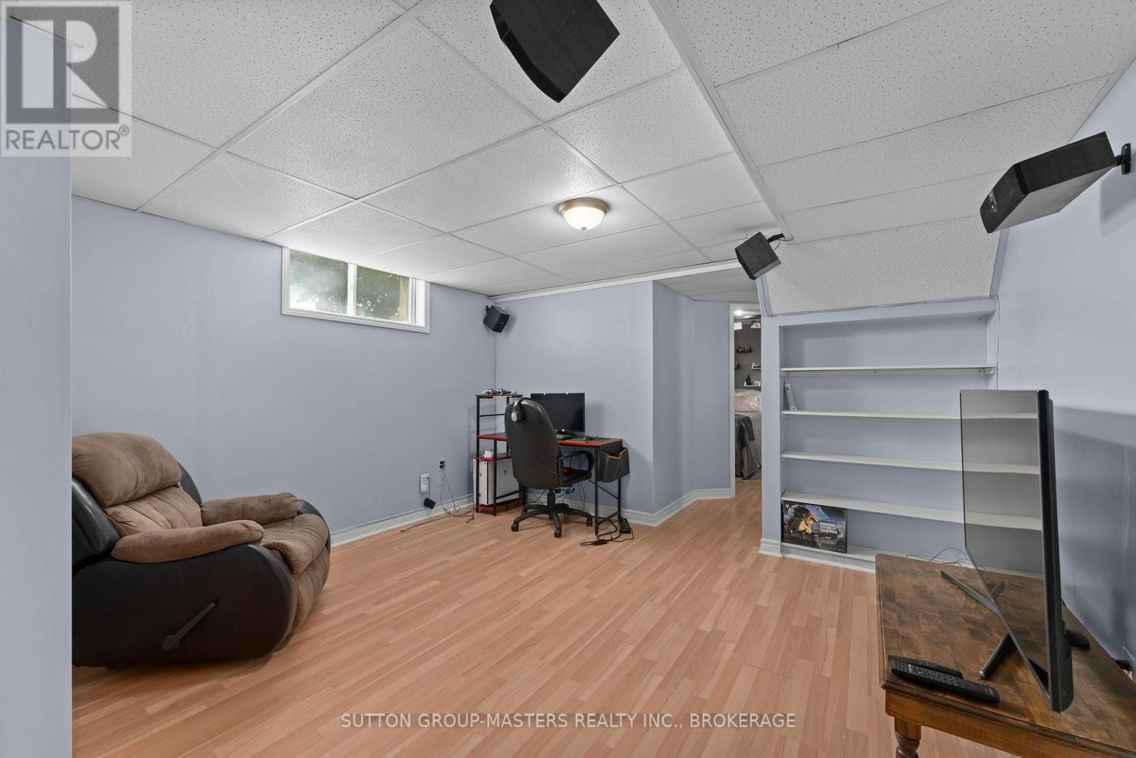 916 RAINBOW CRESCENT Image 35