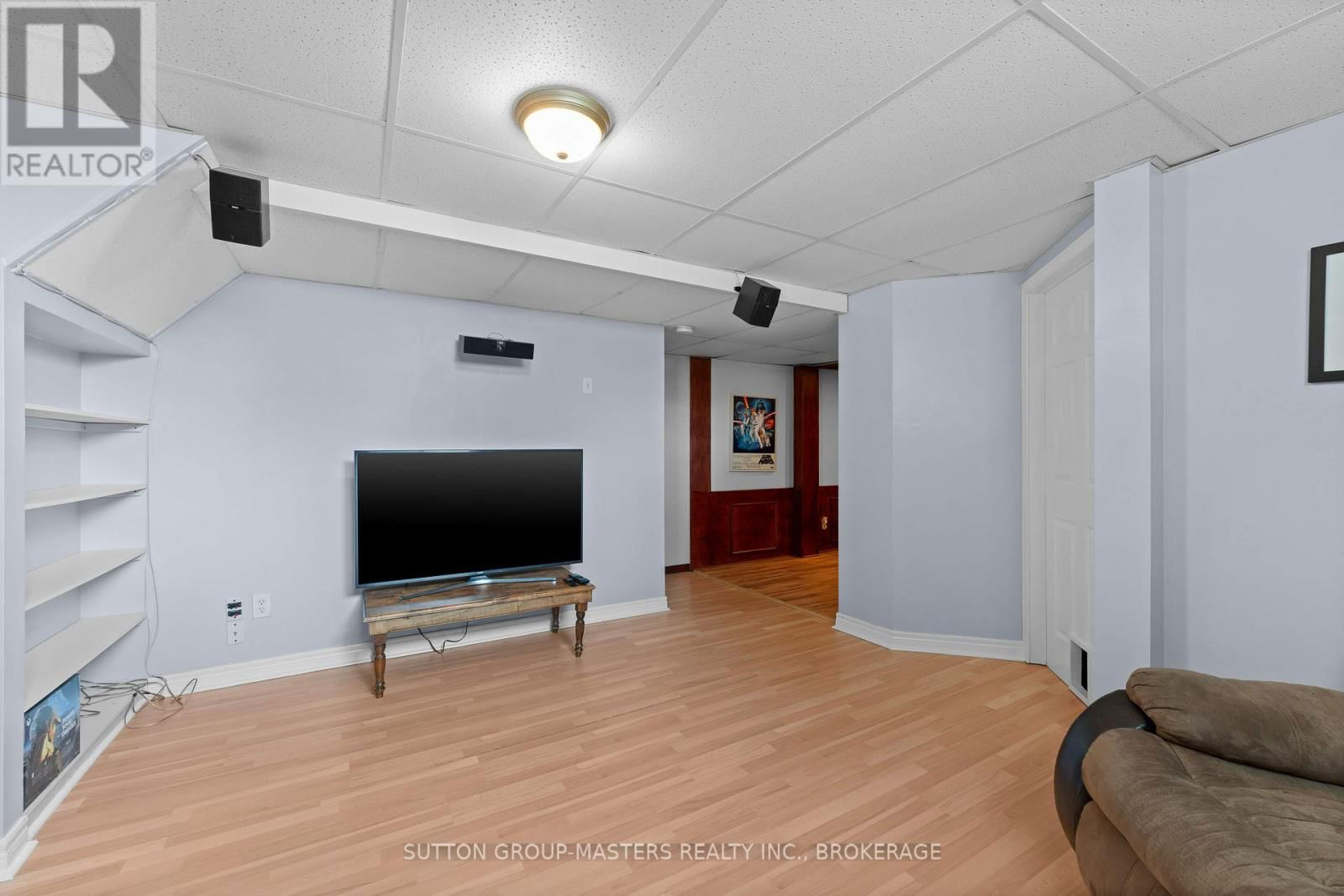 916 RAINBOW CRESCENT Image 36