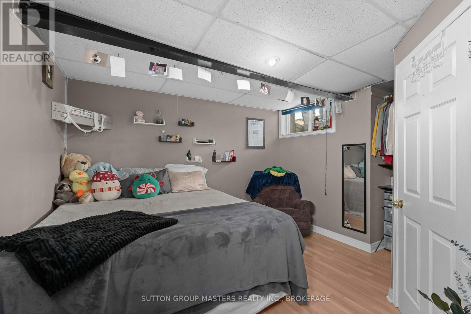 916 RAINBOW CRESCENT Image 38