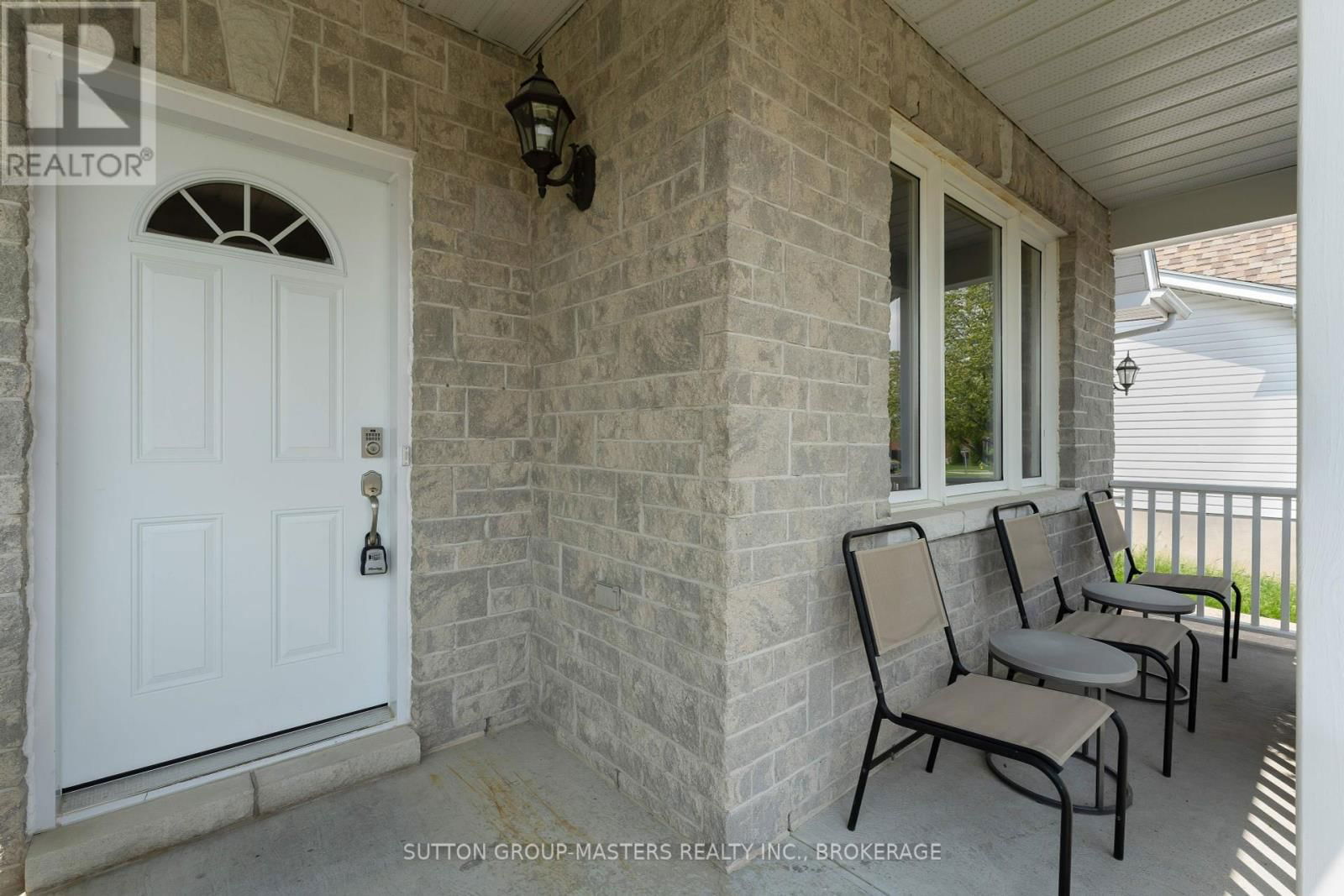 916 RAINBOW CRESCENT Image 4