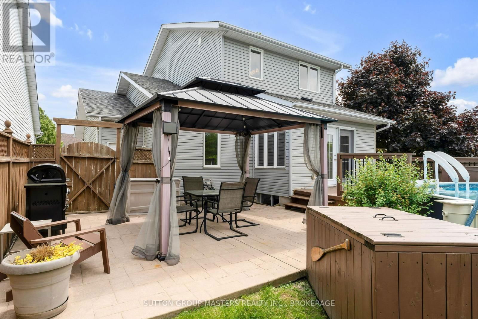 916 RAINBOW CRESCENT Image 40
