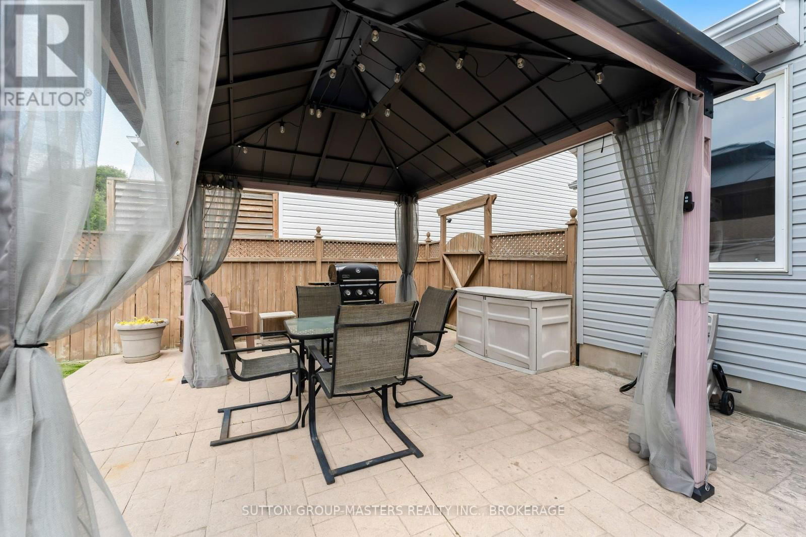916 RAINBOW CRESCENT Image 44