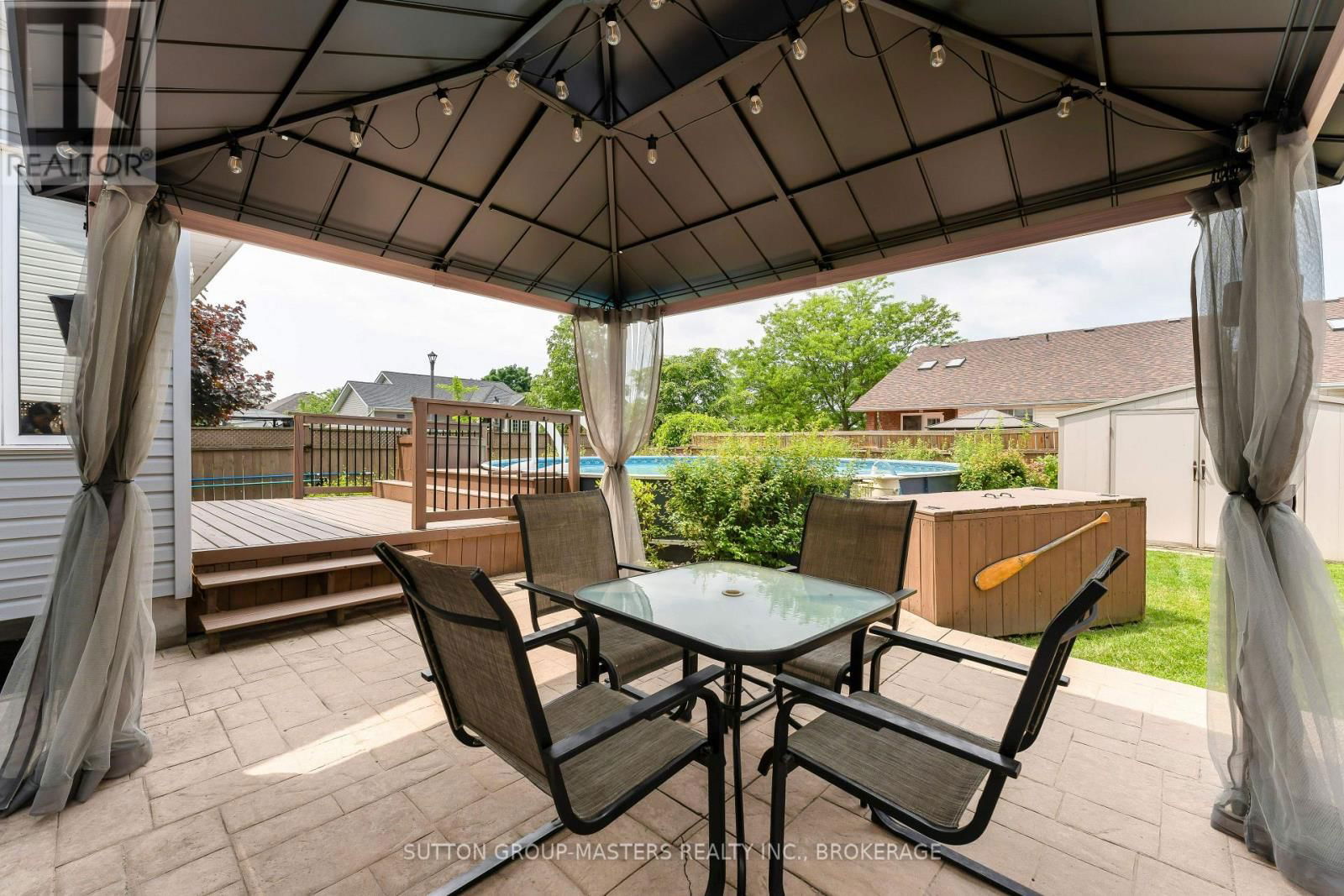 916 RAINBOW CRESCENT Image 45