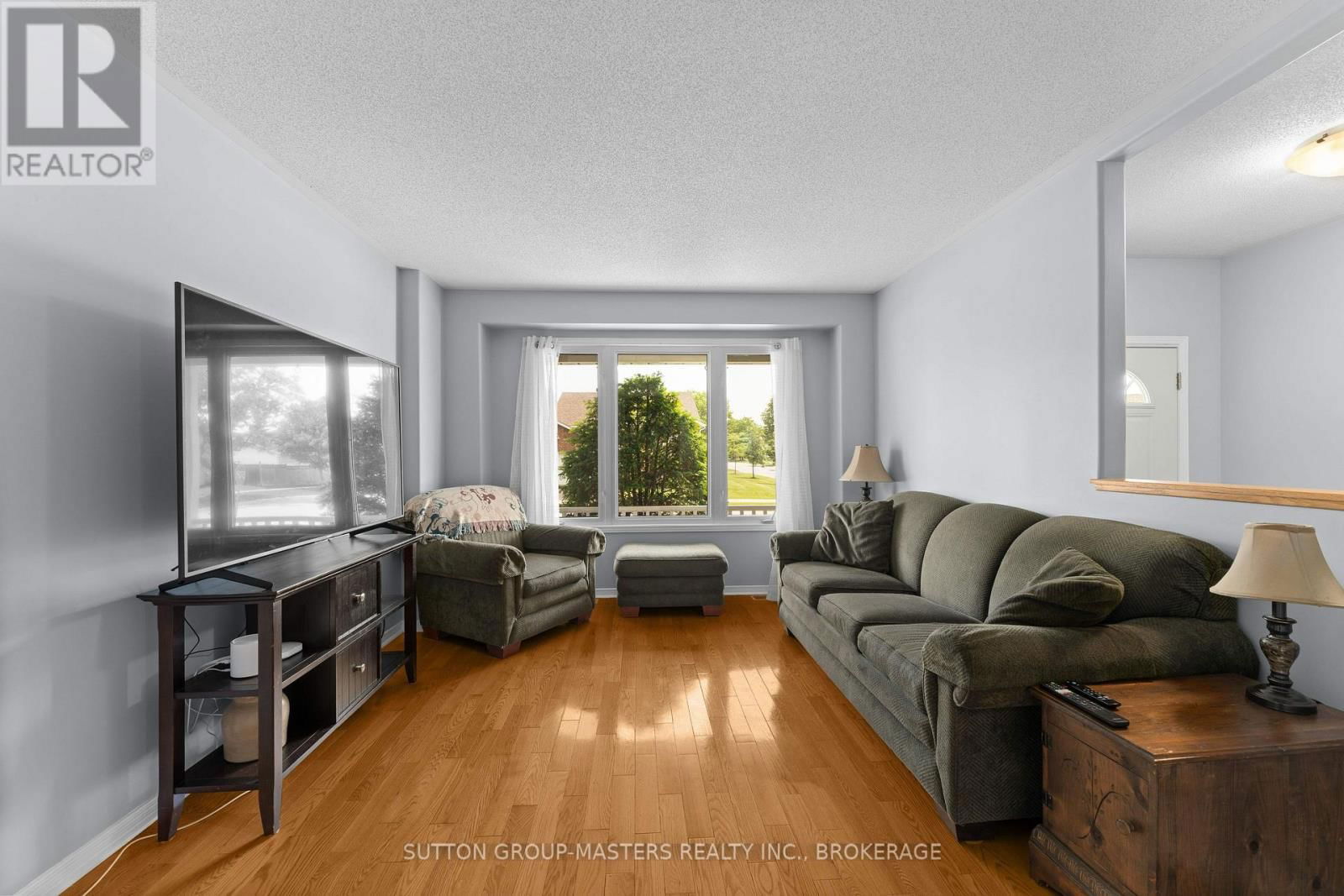 916 RAINBOW CRESCENT Image 8