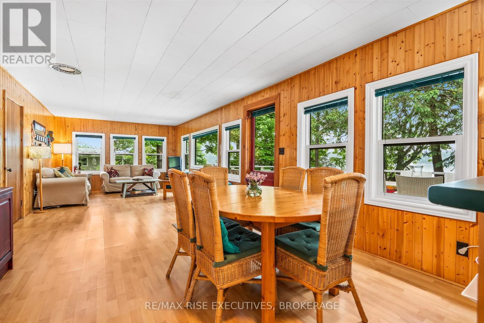 936 ROLLINGBANK LANE Image 9