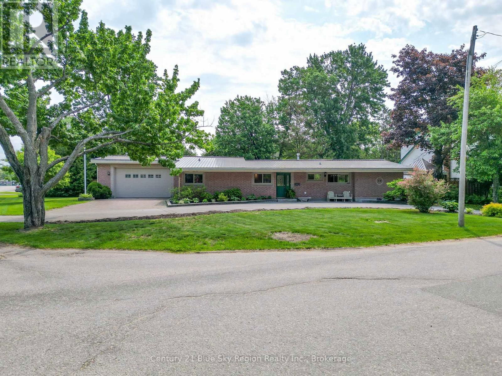 50 CAMPBELL AVENUE EAST Image 2