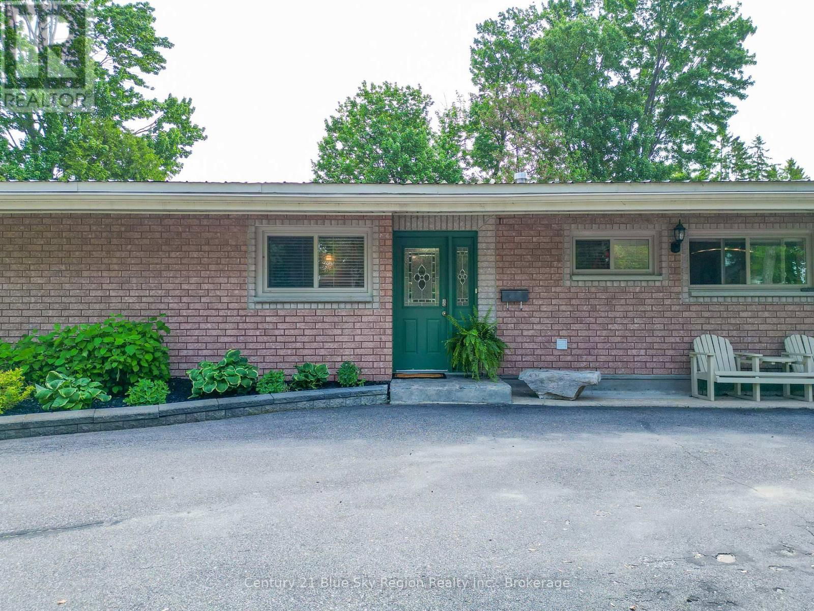 50 CAMPBELL AVENUE EAST Image 3