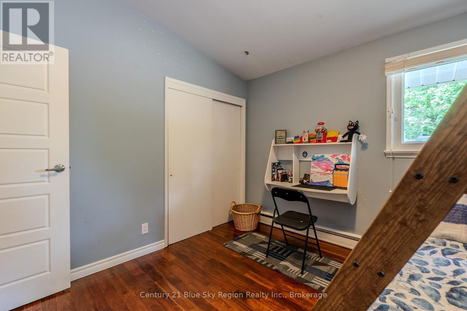 50 CAMPBELL AVENUE EAST Image 33