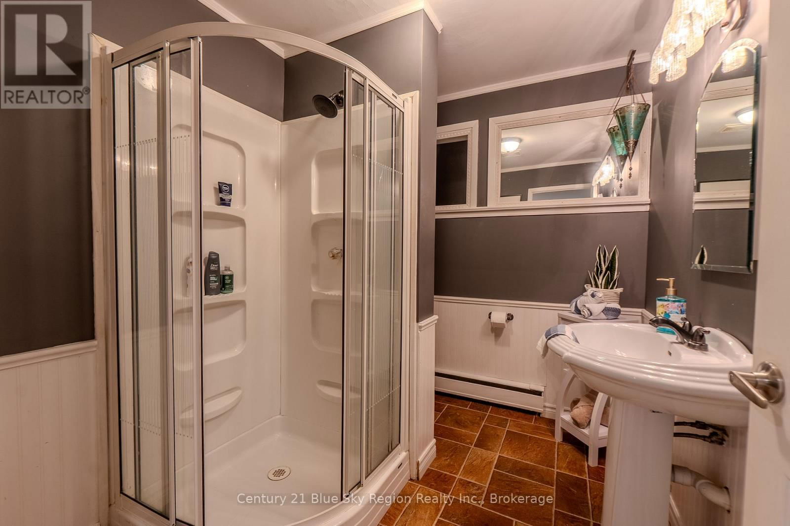 50 CAMPBELL AVENUE EAST Image 34
