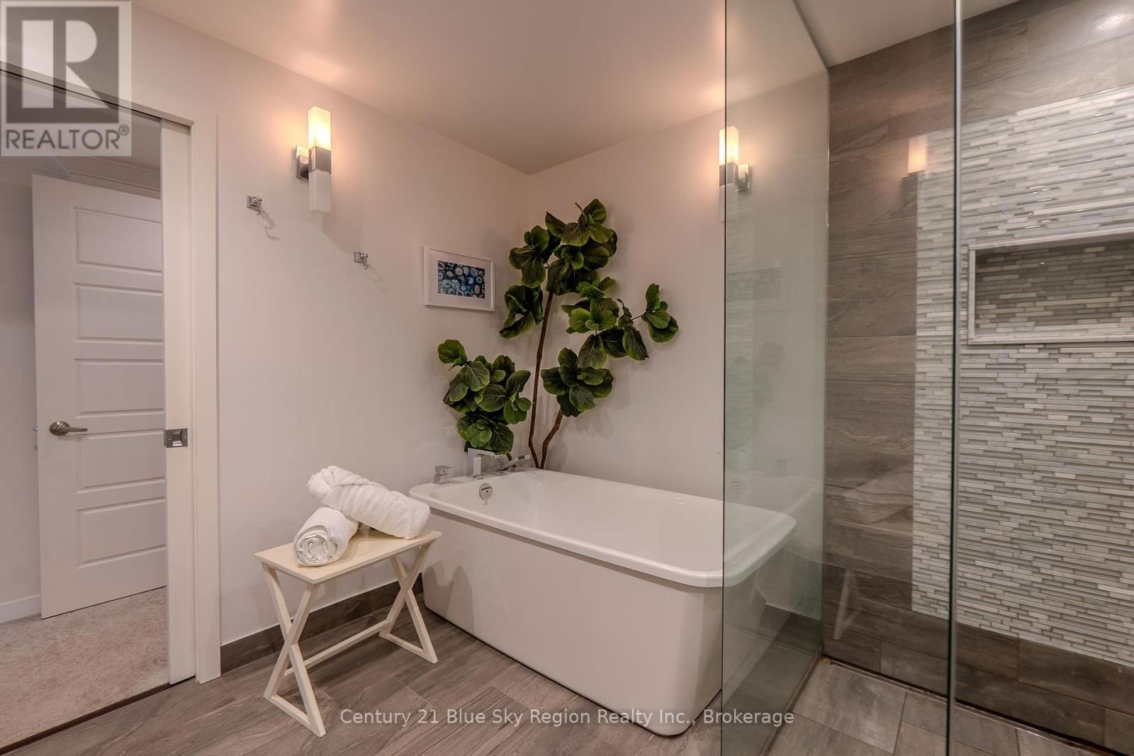 50 CAMPBELL AVENUE EAST Image 37