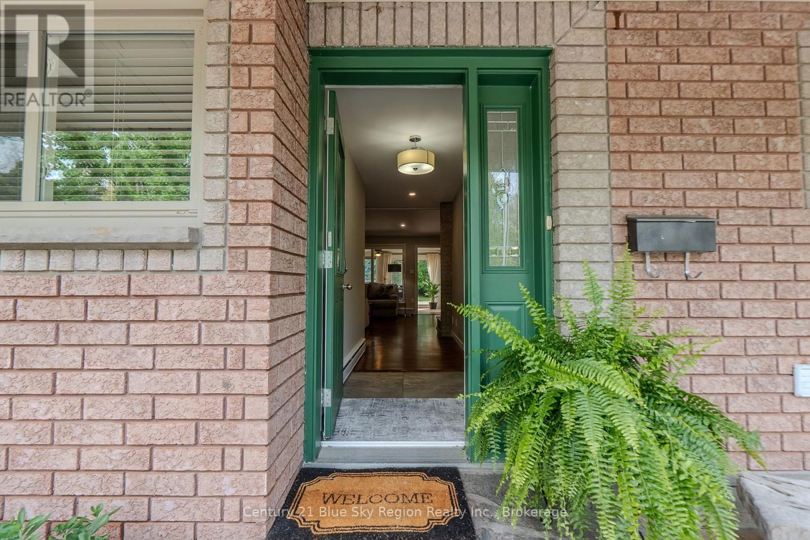 50 CAMPBELL AVENUE EAST Image 4