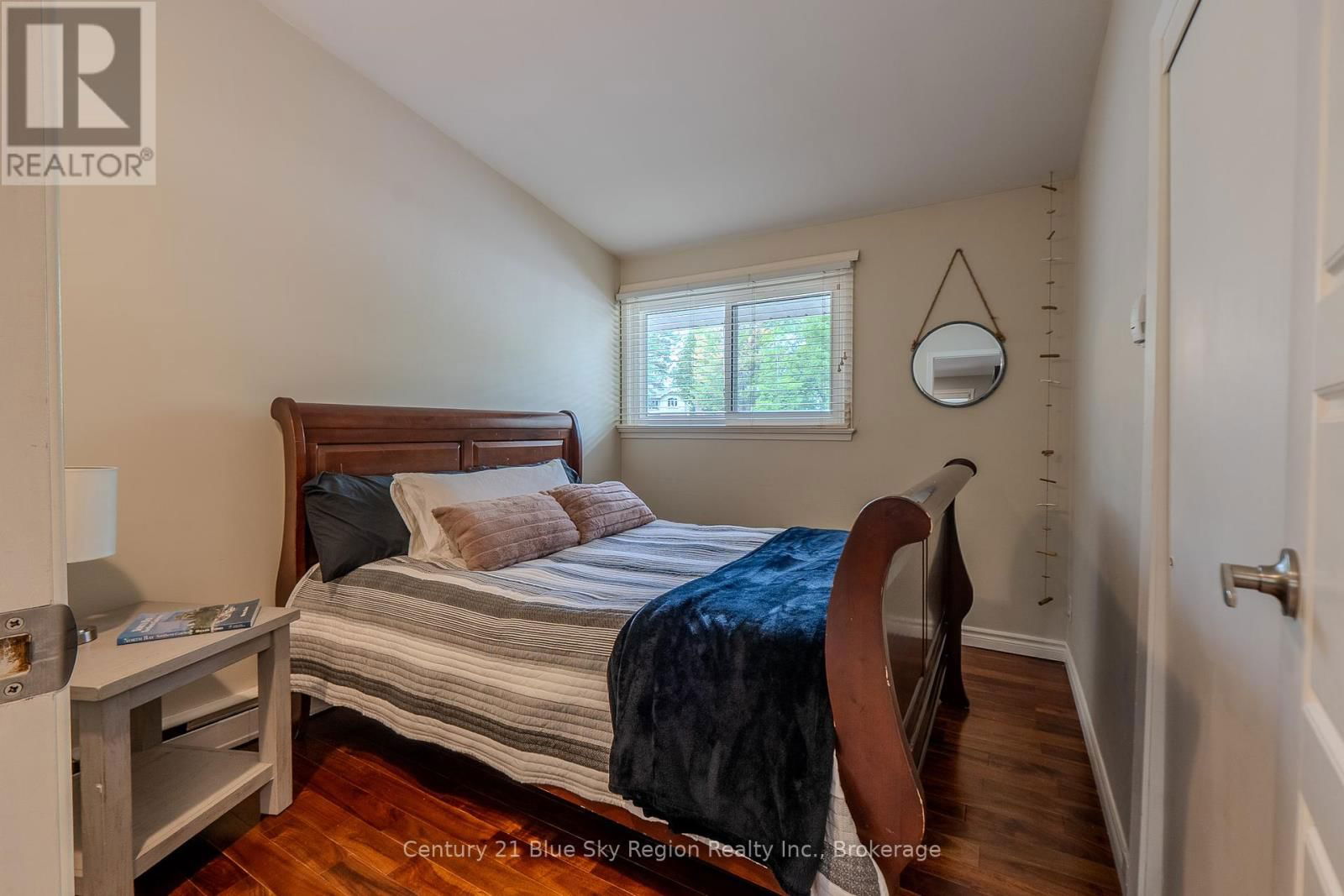 50 CAMPBELL AVENUE EAST Image 42