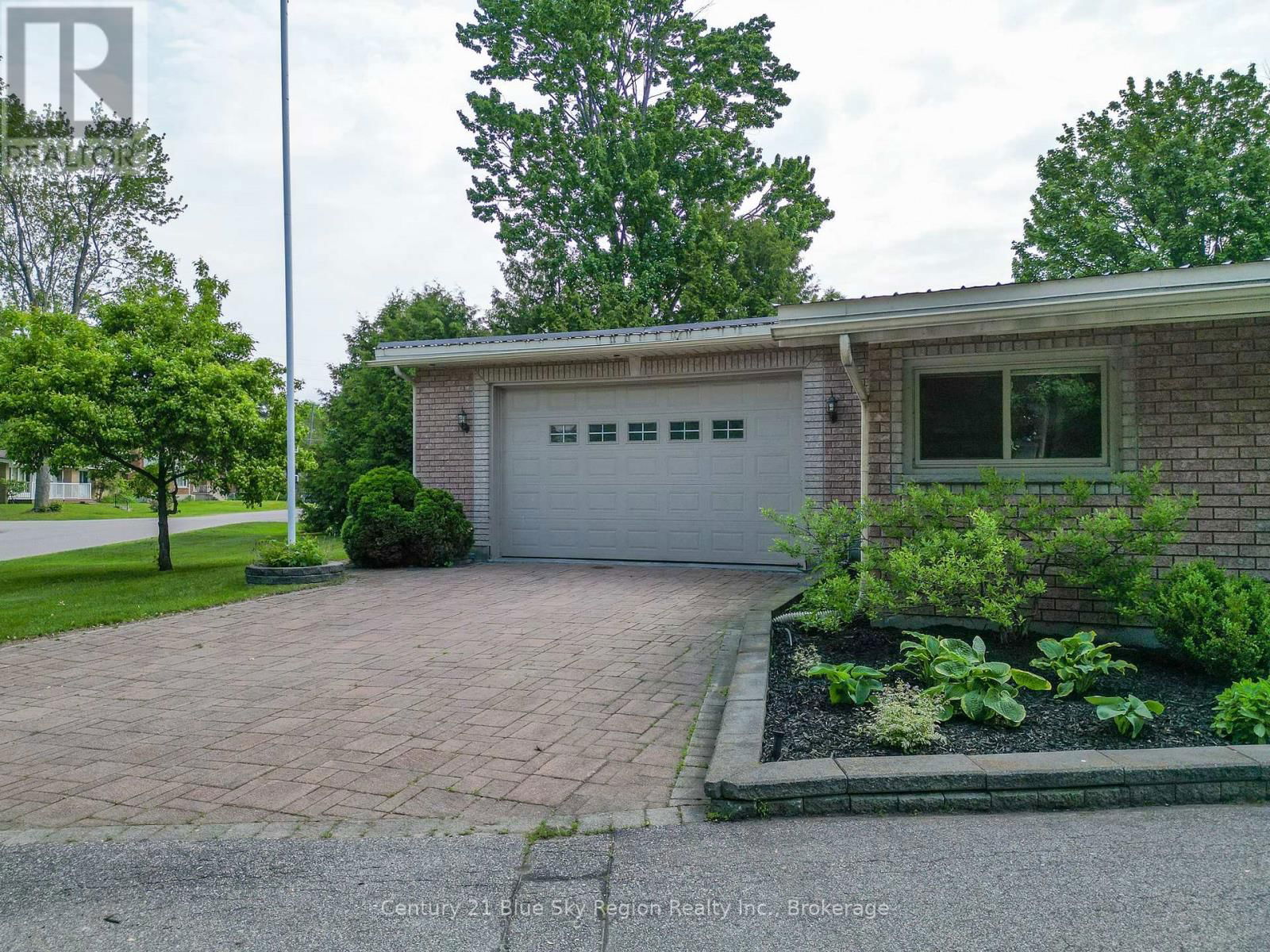 50 CAMPBELL AVENUE EAST Image 45
