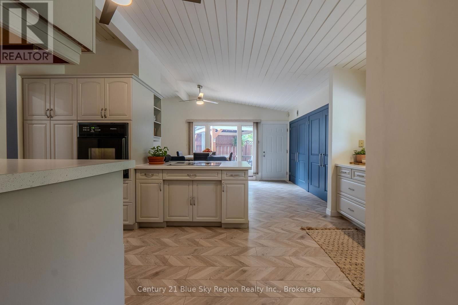 50 CAMPBELL AVENUE EAST Image 7