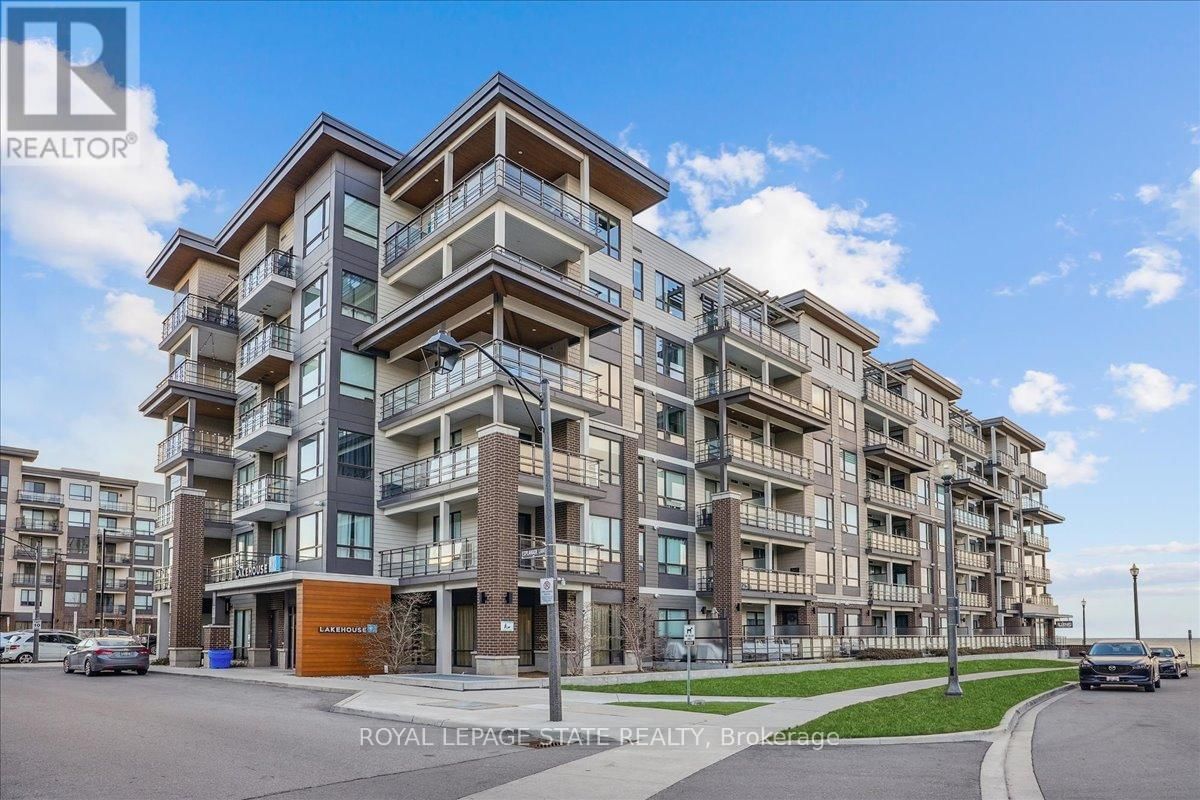 418 - 10 ESPLANADE LANE Image 1