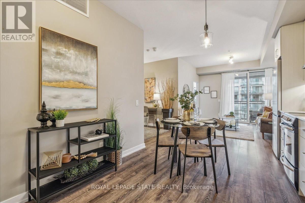 418 - 10 ESPLANADE LANE Image 3