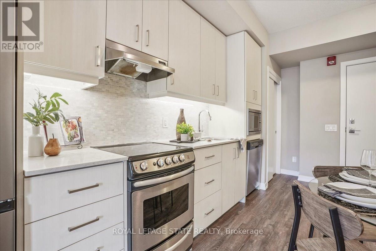 418 - 10 ESPLANADE LANE Image 5