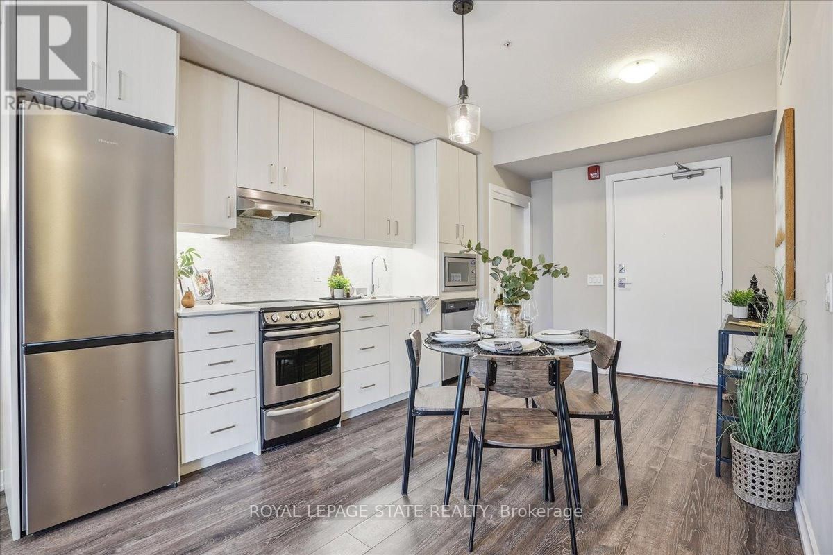 418 - 10 ESPLANADE LANE Image 6